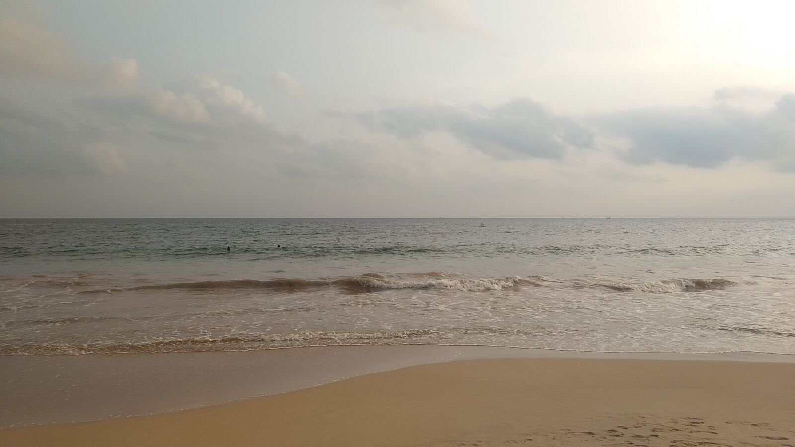 Xiaomi Mi A2 Lite sample photo. Beach, sri lanka, ocean photography