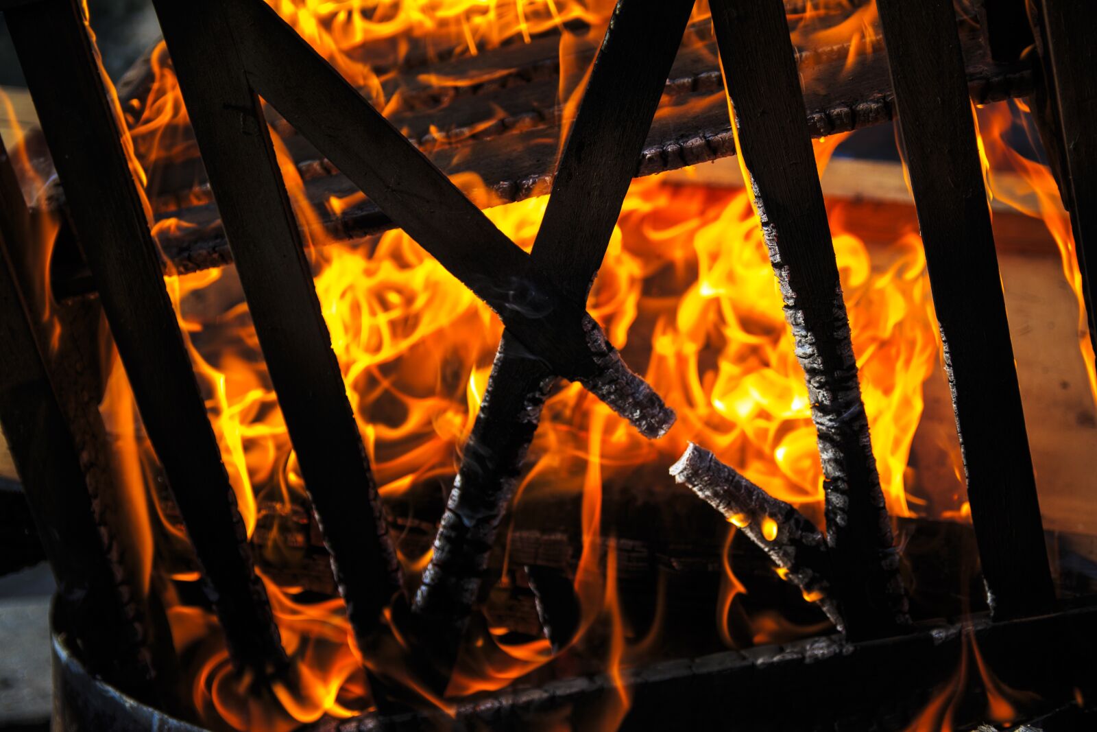 Canon EOS 650D (EOS Rebel T4i / EOS Kiss X6i) sample photo. Fire, hot, open fire photography