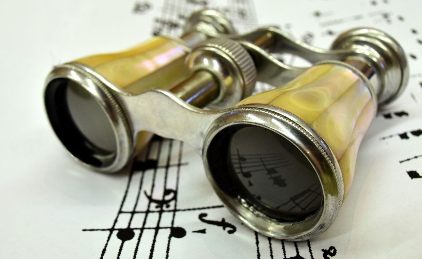 Nikon D3300 sample photo. Opera glass, binoculars, see photography