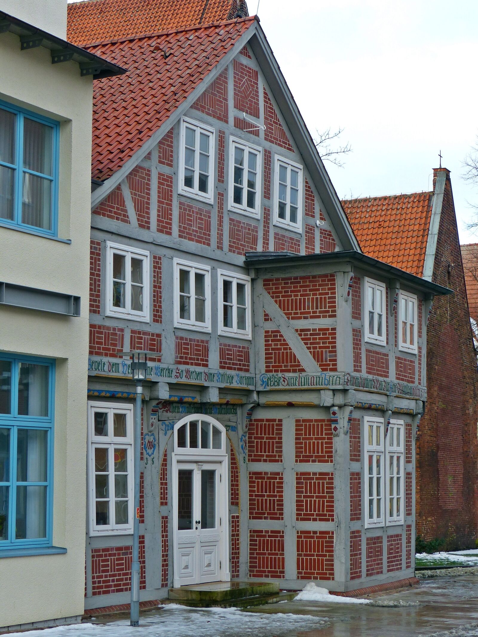 Panasonic Lumix DMC-FZ200 sample photo. Verden of all, town photography