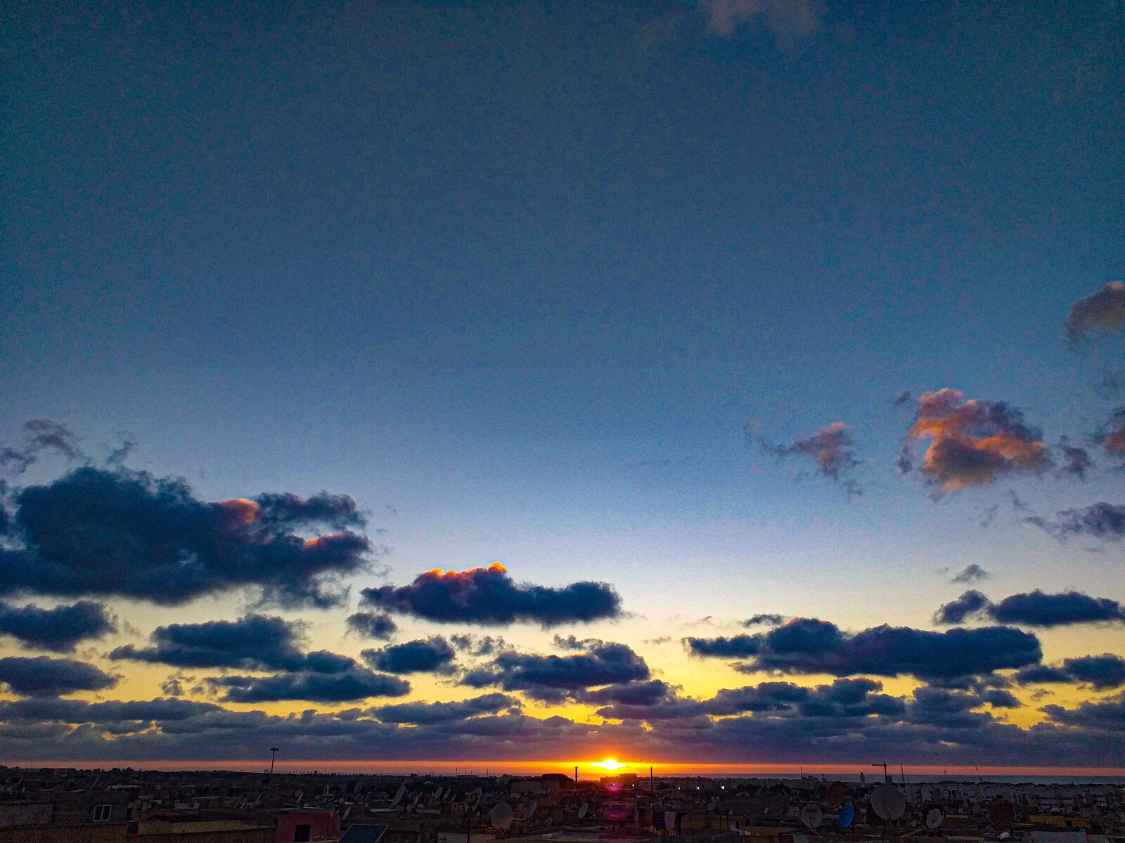 Samsung Galaxy J6+ sample photo. Sun official sunset, the photography