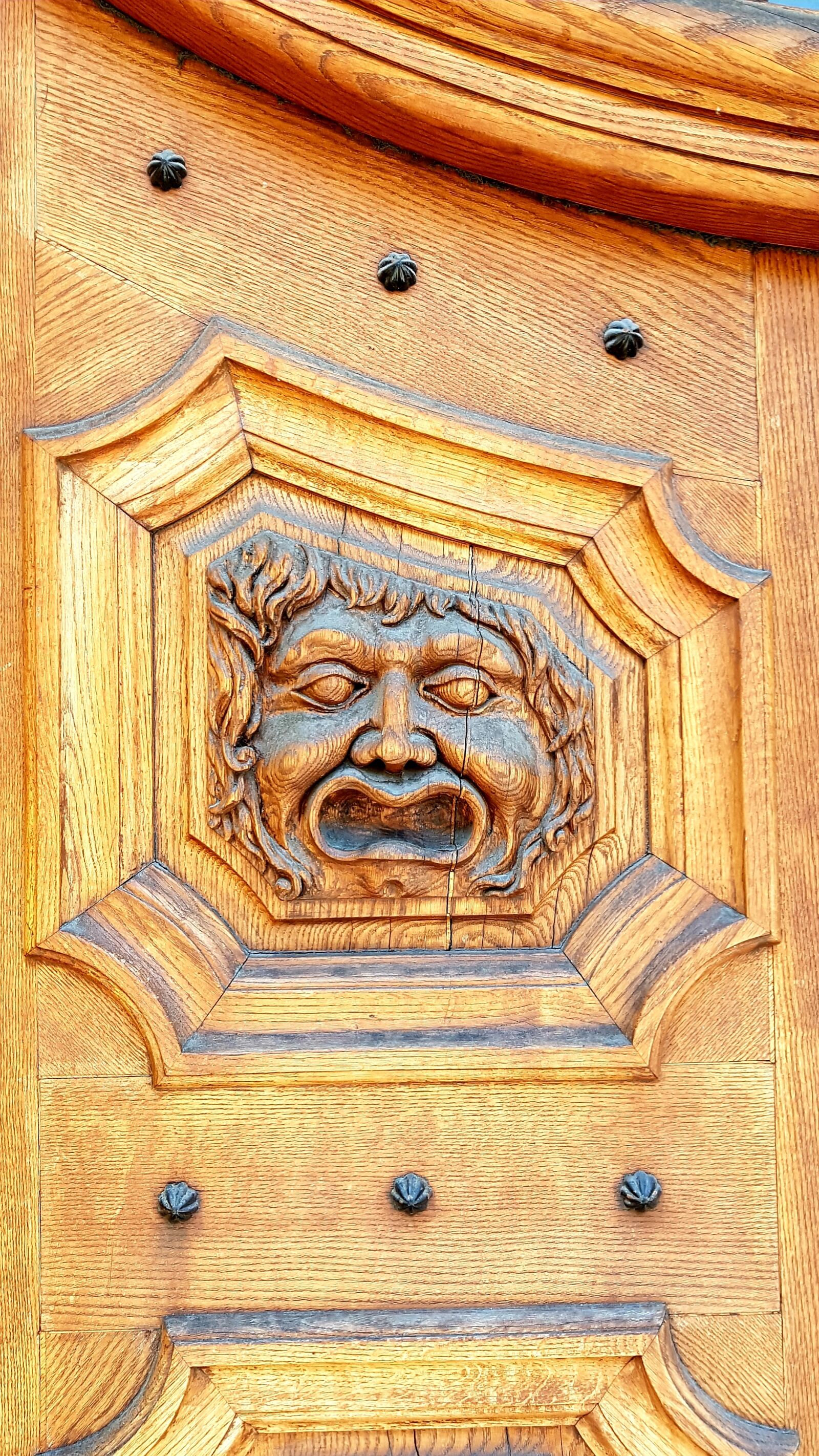 Samsung Galaxy S7 Edge sample photo. Face, door, wood photography