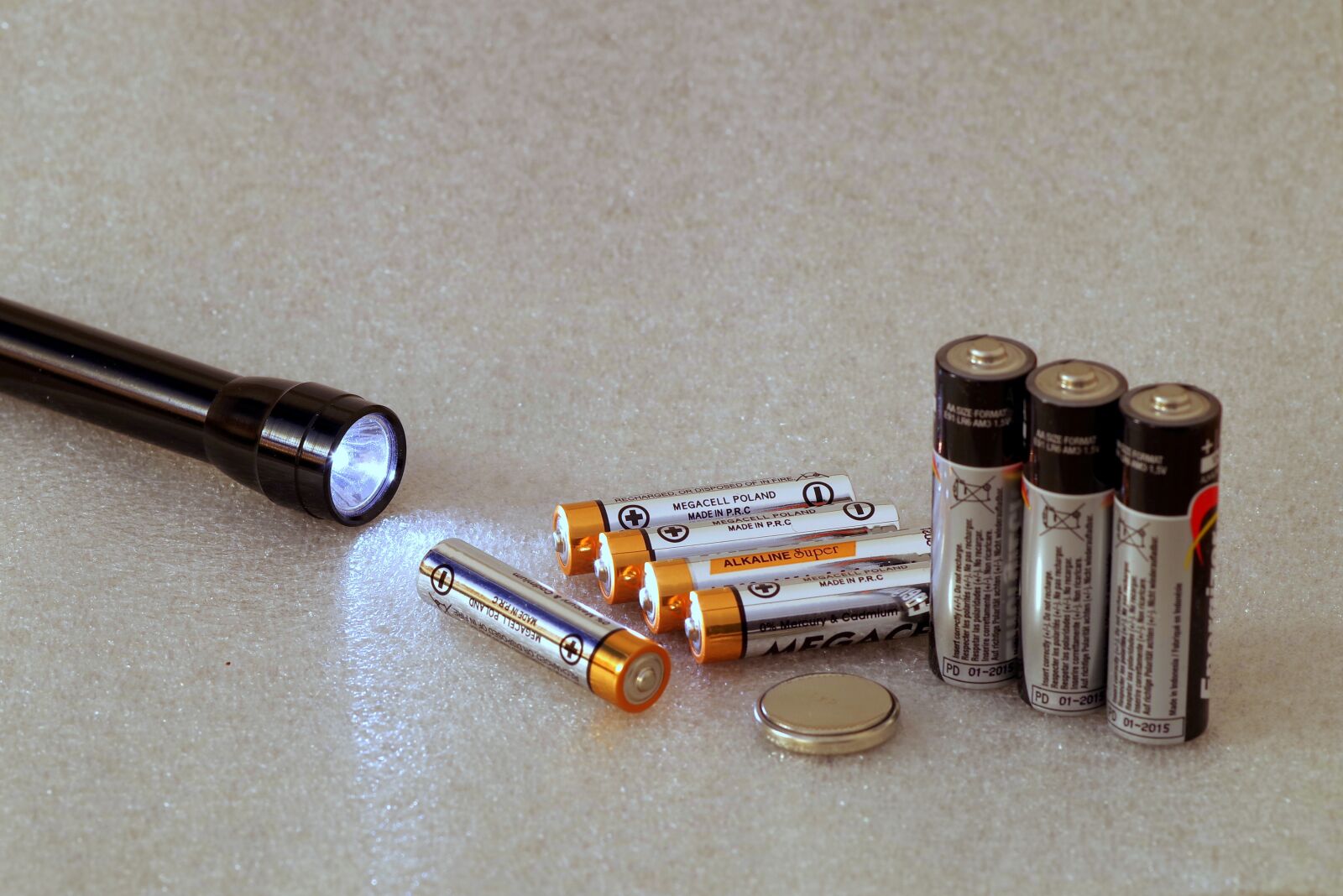 Pentax K-S2 sample photo. Batteries, energy, ecology photography