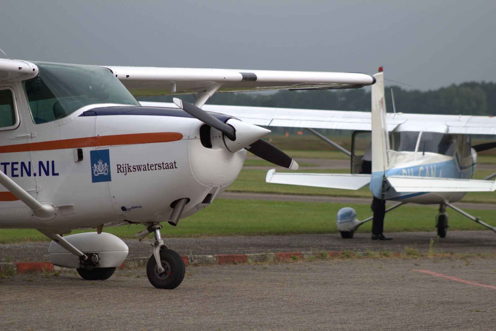 Canon EF 75-300mm f/4-5.6 sample photo. Airplane, plane small, field photography