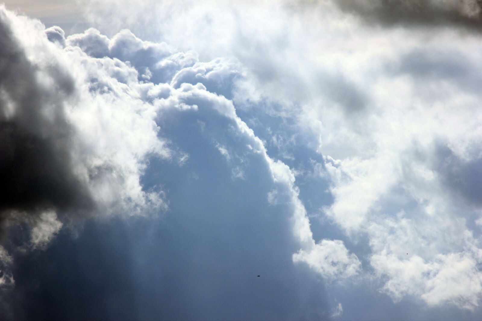 Canon EOS 550D (EOS Rebel T2i / EOS Kiss X4) sample photo. Sky, clouds, storm photography