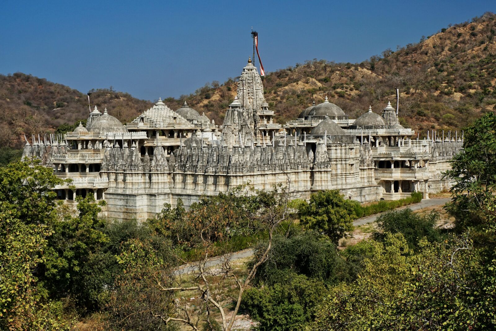 Sony a6000 + Sony E 18-55mm F3.5-5.6 OSS sample photo. Jain temple, chaumukkha mandir photography
