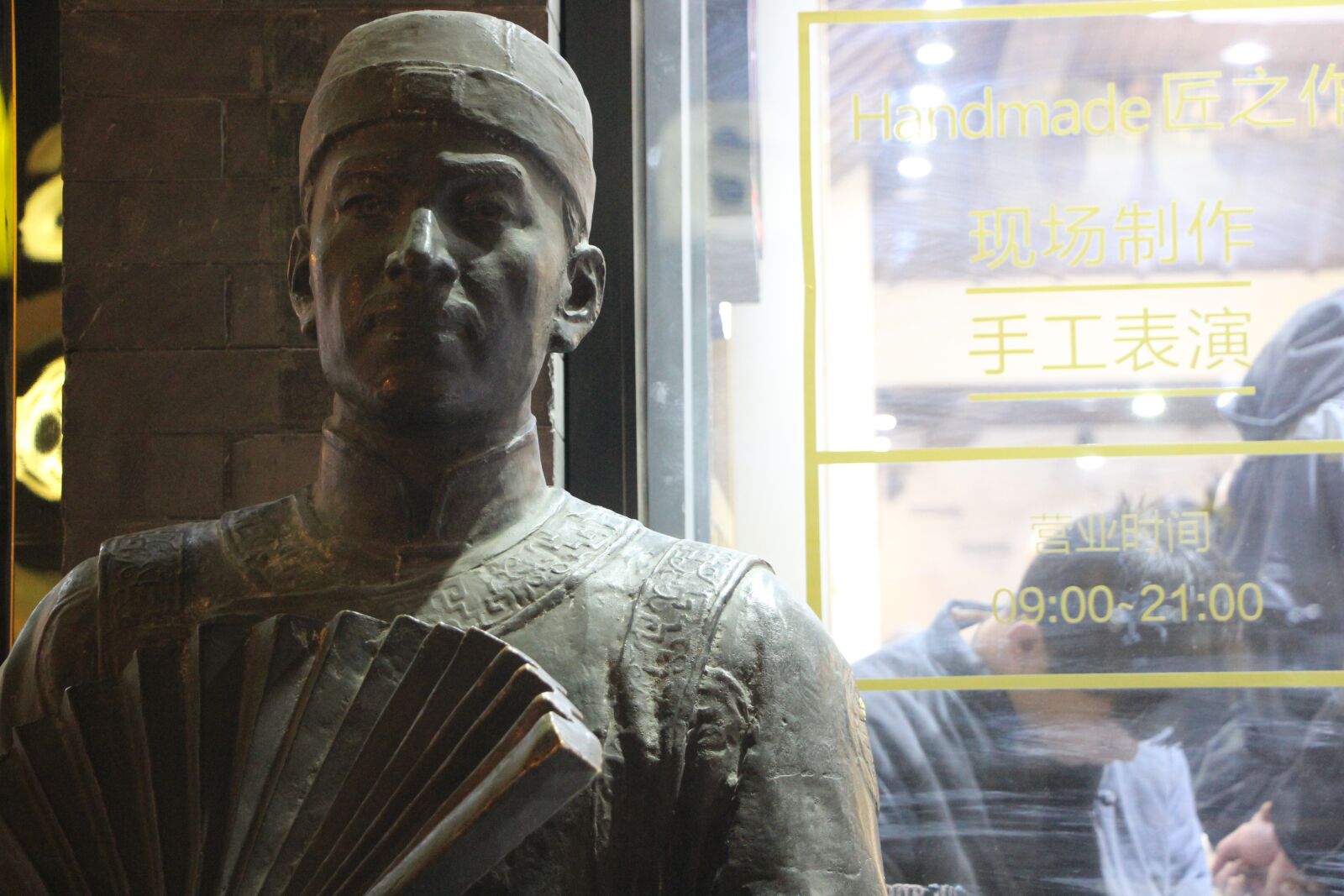 Canon EF-S 18-135mm F3.5-5.6 IS STM sample photo. Sculpture, ancient costume image photography