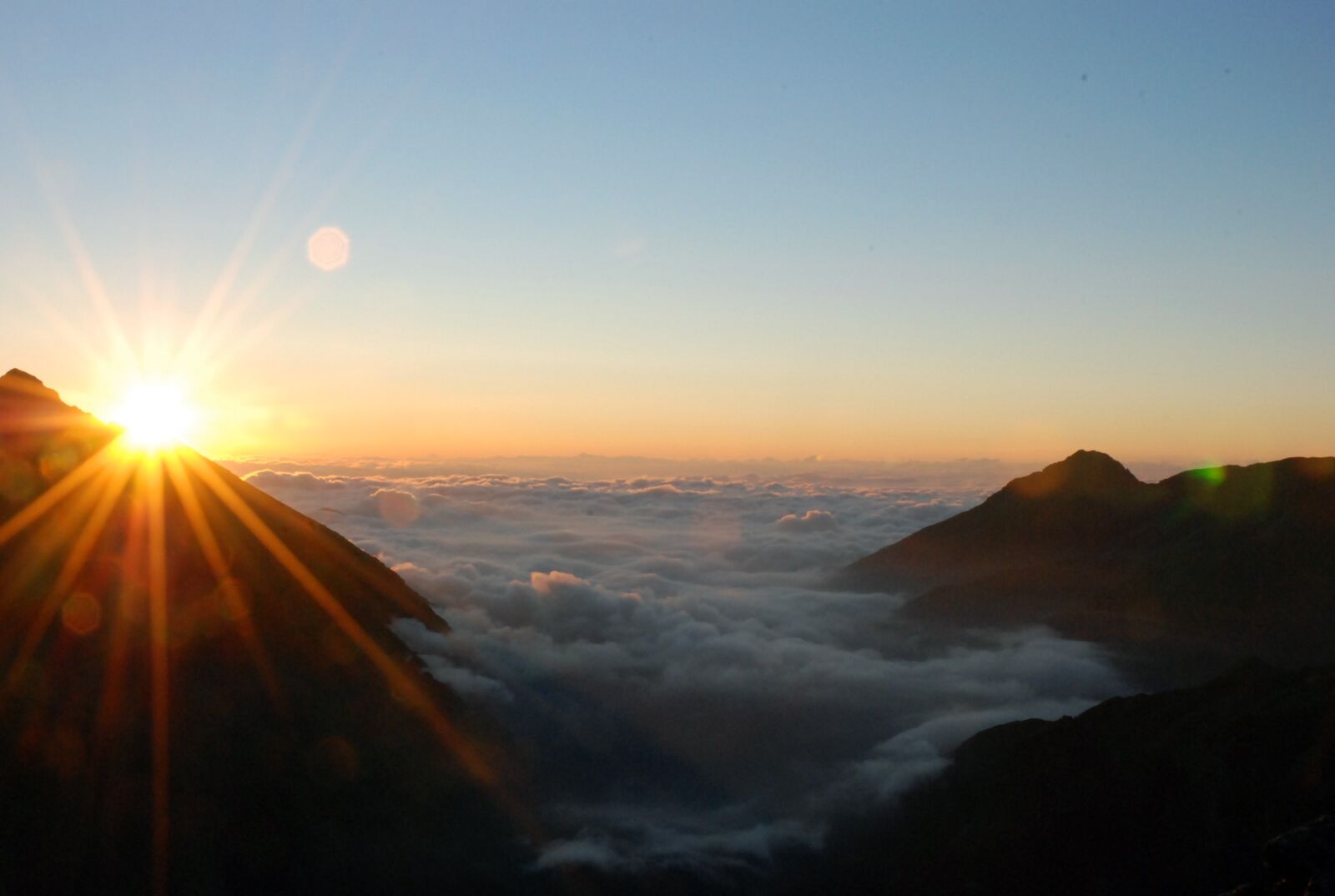 Nikon D80 sample photo. Dawn, mountains, sea of photography