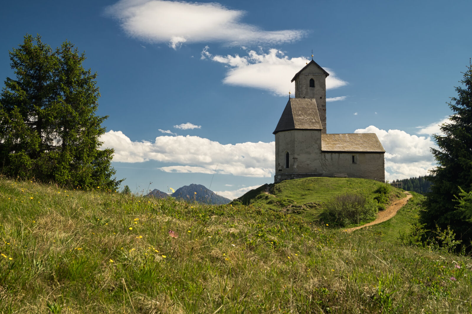 Sony DT 18-55mm F3.5-5.6 SAM II sample photo. Alto, adige, church, clouds photography