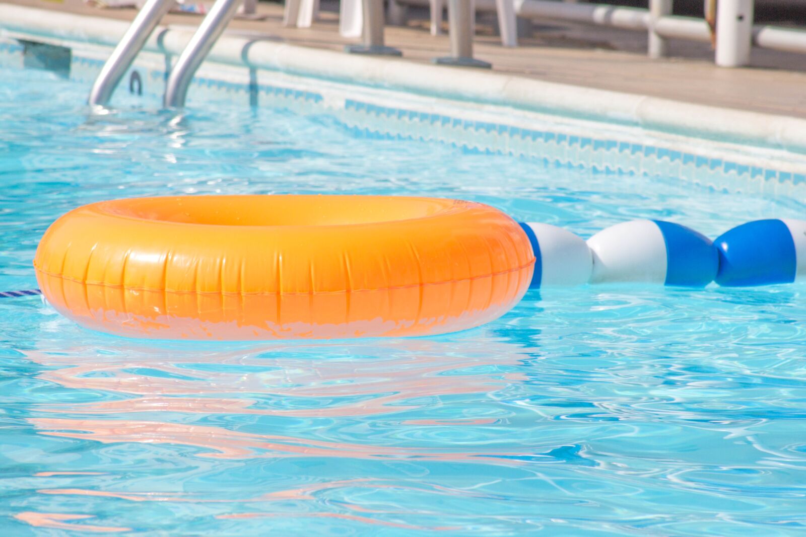 Canon EF 28-135mm F3.5-5.6 IS USM sample photo. Pool, outside, water photography