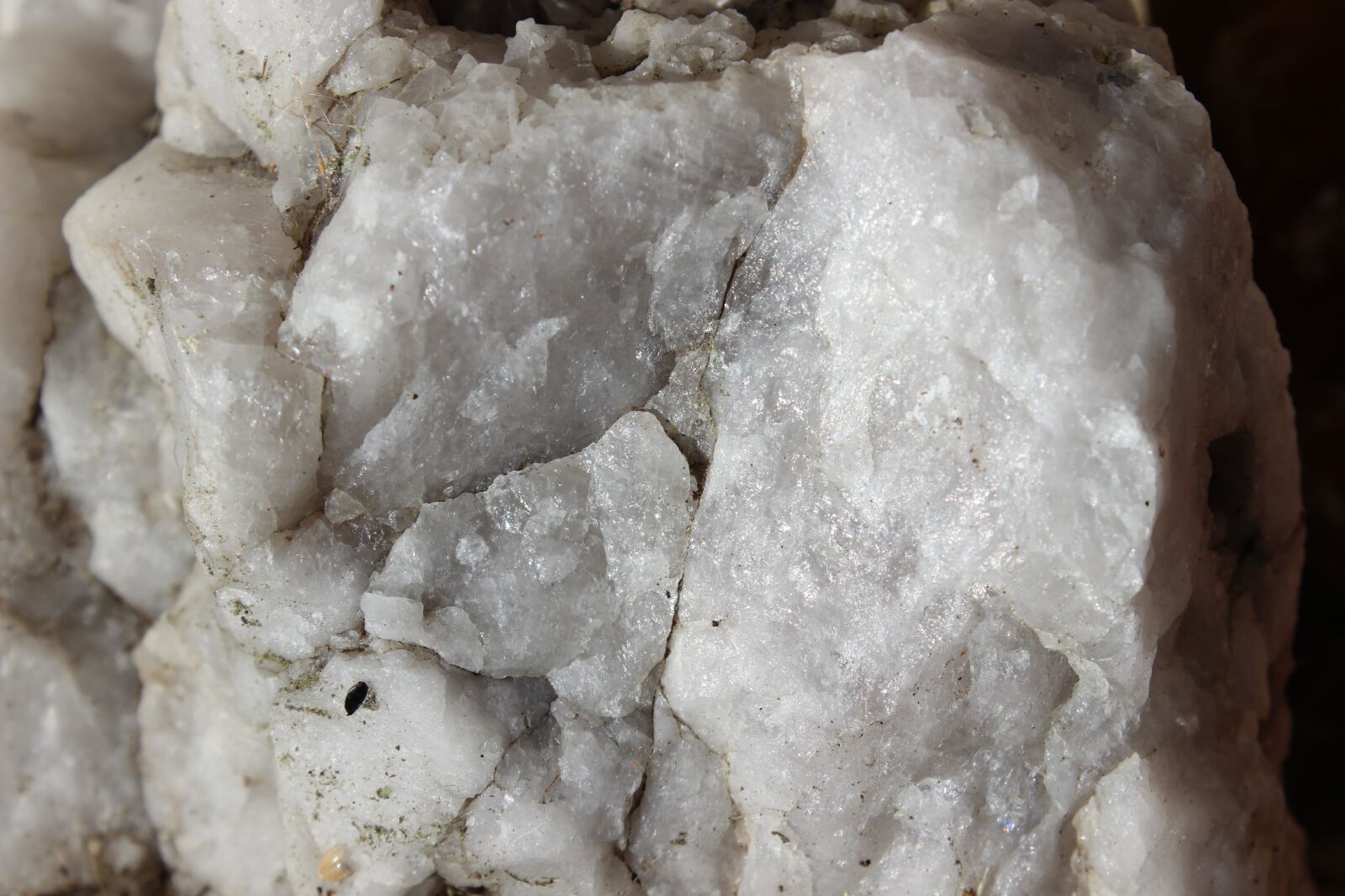 Canon EOS 600D (Rebel EOS T3i / EOS Kiss X5) sample photo. Quartz, rock, mineral photography