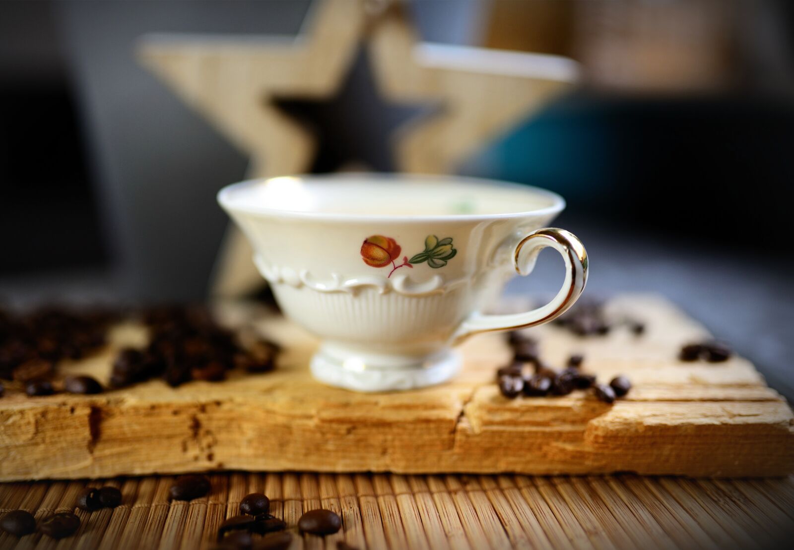 Nikon D610 sample photo. Coffee cup, builds, decor photography