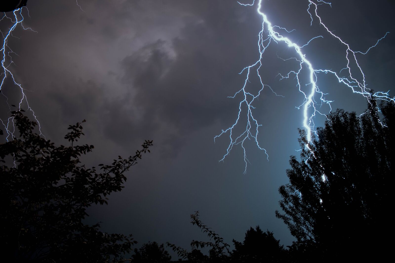 Canon EOS 750D (EOS Rebel T6i / EOS Kiss X8i) sample photo. Thunder, weather, lightning photography