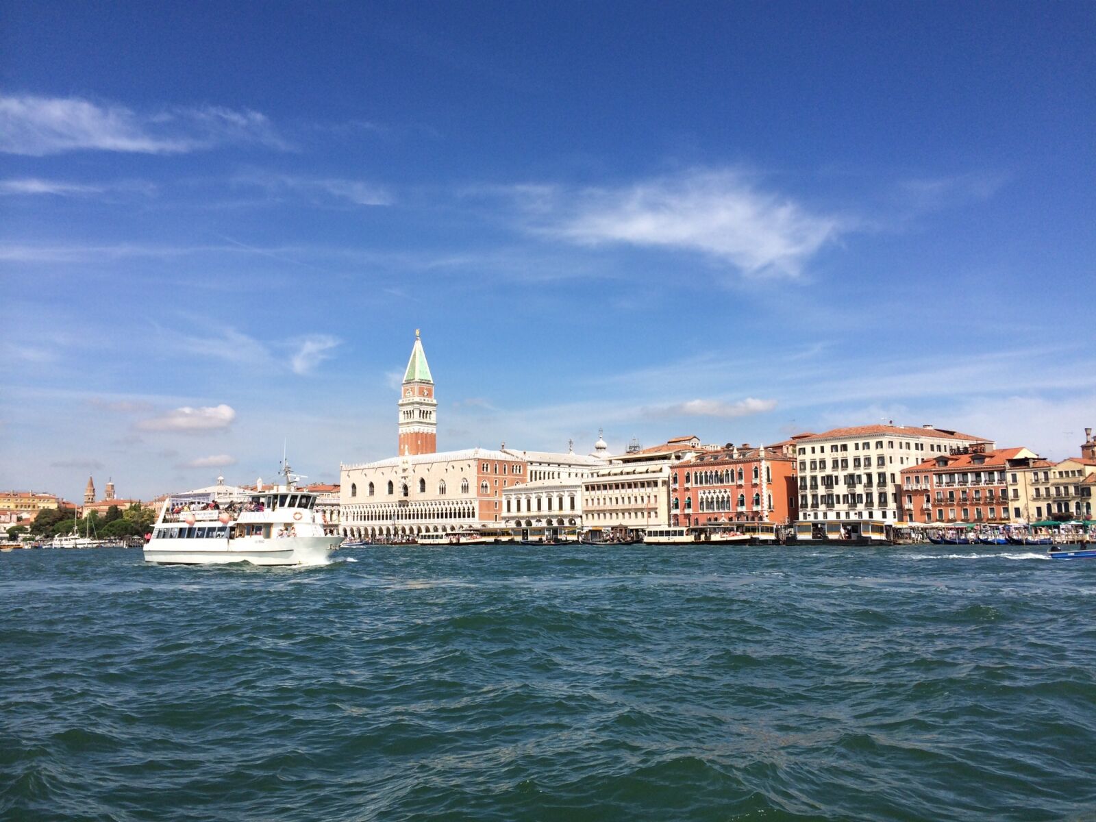 iPhone 5s back camera 4.12mm f/2.2 sample photo. Venice, sea, doge's palace photography