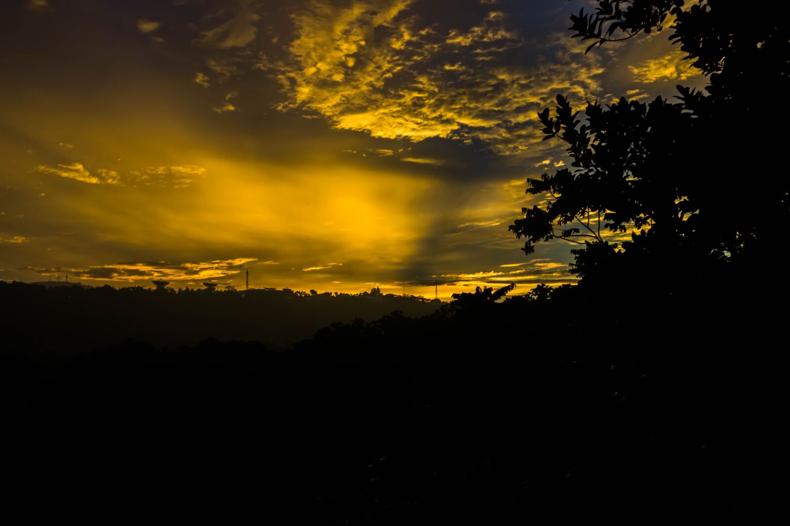 Canon EOS 100D (EOS Rebel SL1 / EOS Kiss X7) sample photo. Twilight, hill, the tree photography