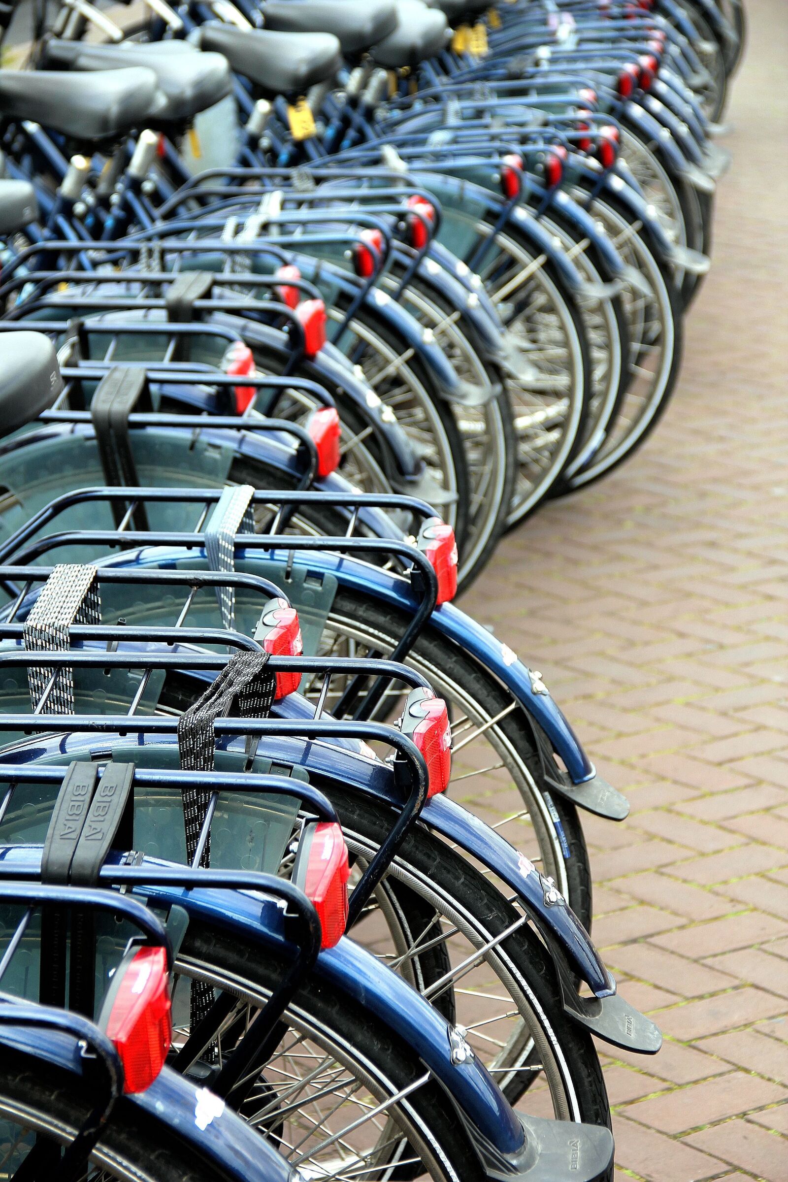 Canon EOS 550D (EOS Rebel T2i / EOS Kiss X4) sample photo. Bikes, amsterdam, netherlands photography