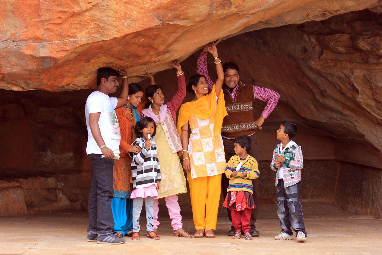 Canon EOS 550D (EOS Rebel T2i / EOS Kiss X4) sample photo. Family, india, colors photography