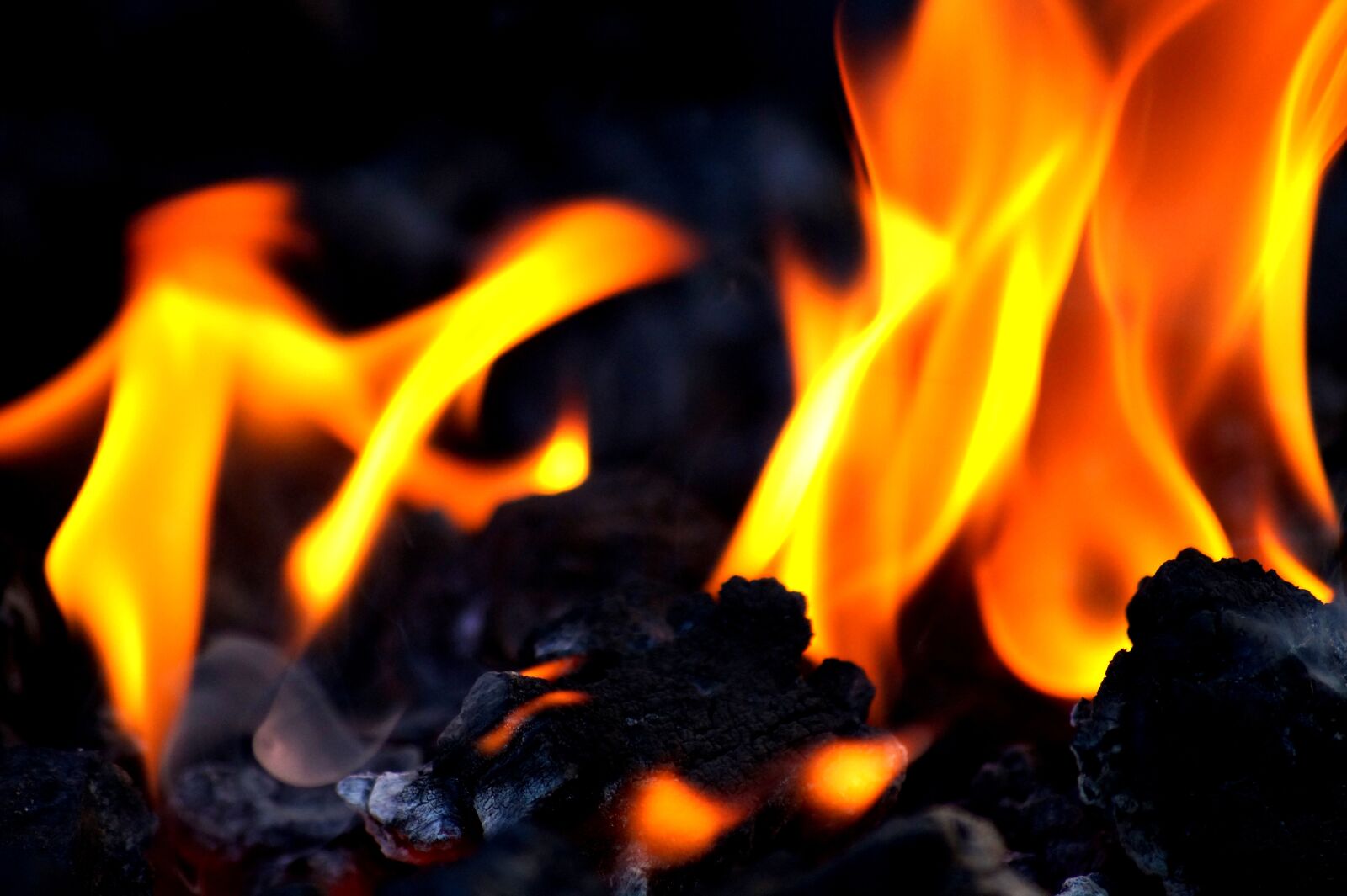 Sony SLT-A58 sample photo. Fire, heat, hot photography
