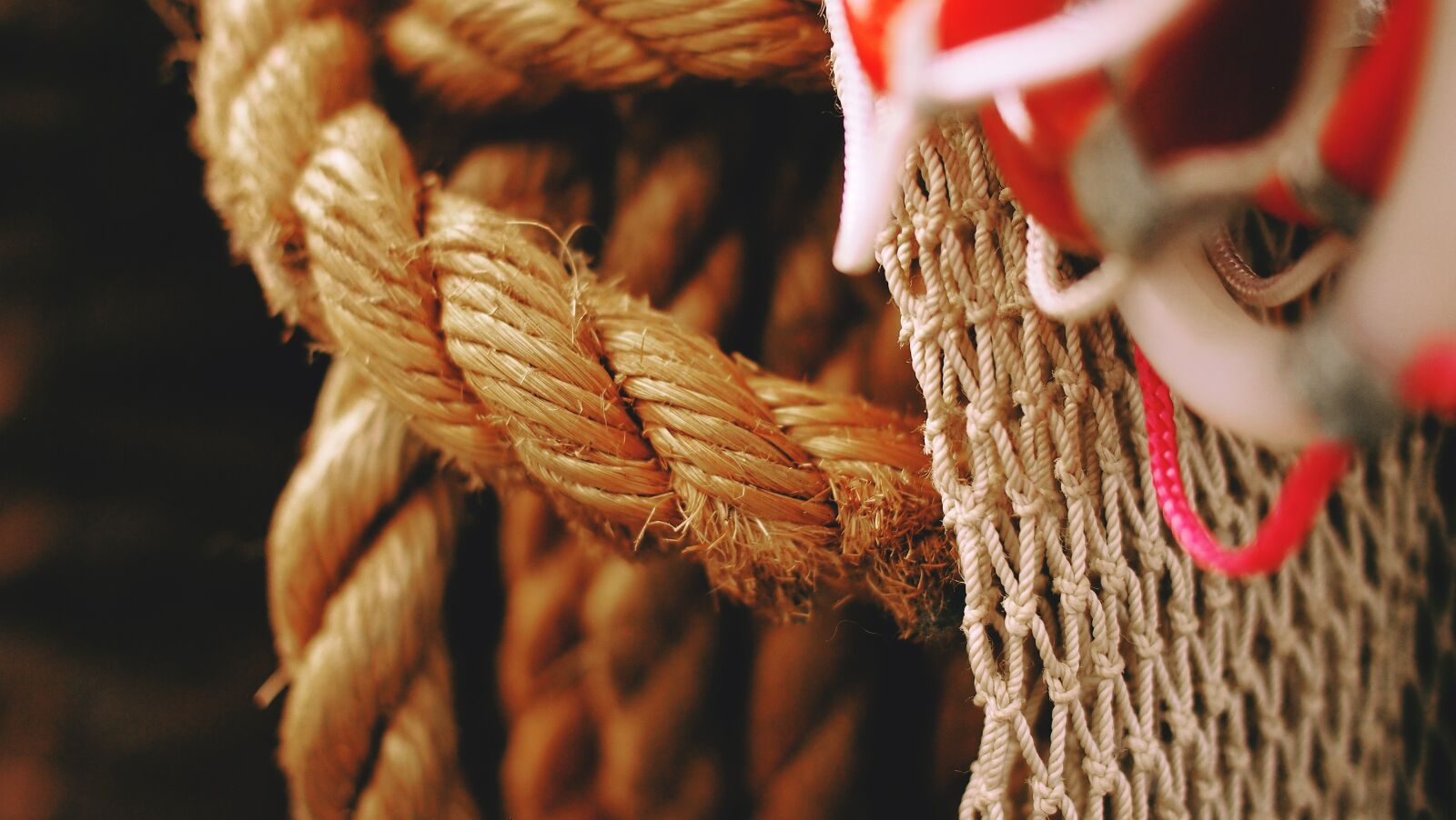 Olympus PEN E-PL1 sample photo. Ropes, mesh, knot photography