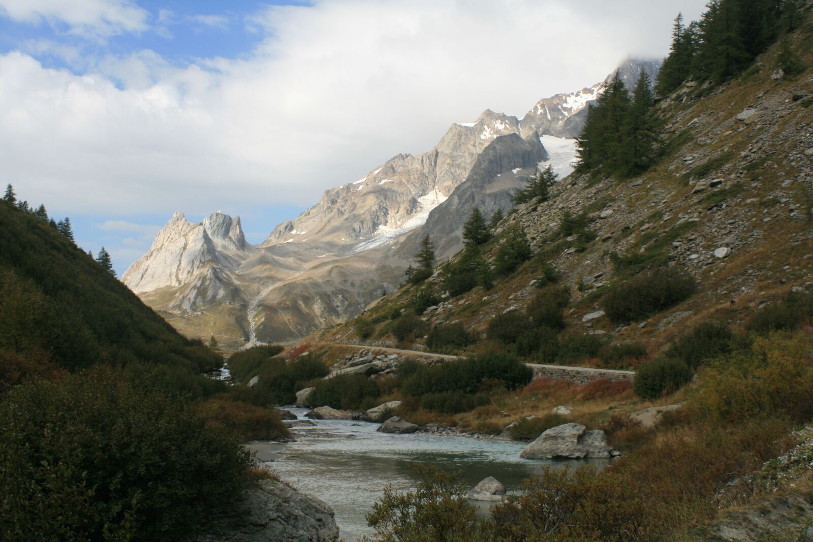 Canon EOS 400D (EOS Digital Rebel XTi / EOS Kiss Digital X) sample photo. Alps, stream, mountains photography