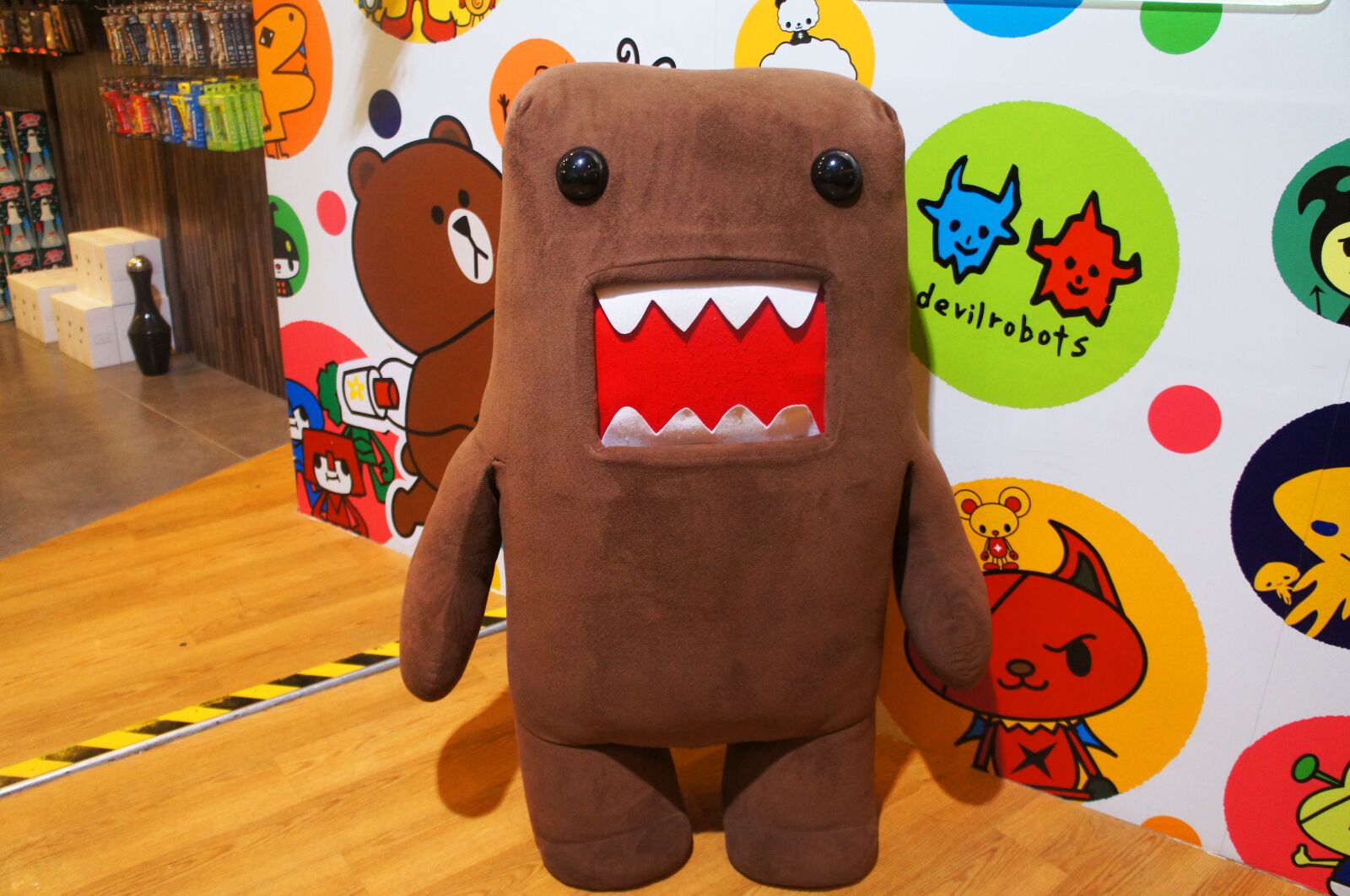 Sony Alpha NEX-C3 + Sony E 18-55mm F3.5-5.6 OSS sample photo. Domokun, toy, big photography