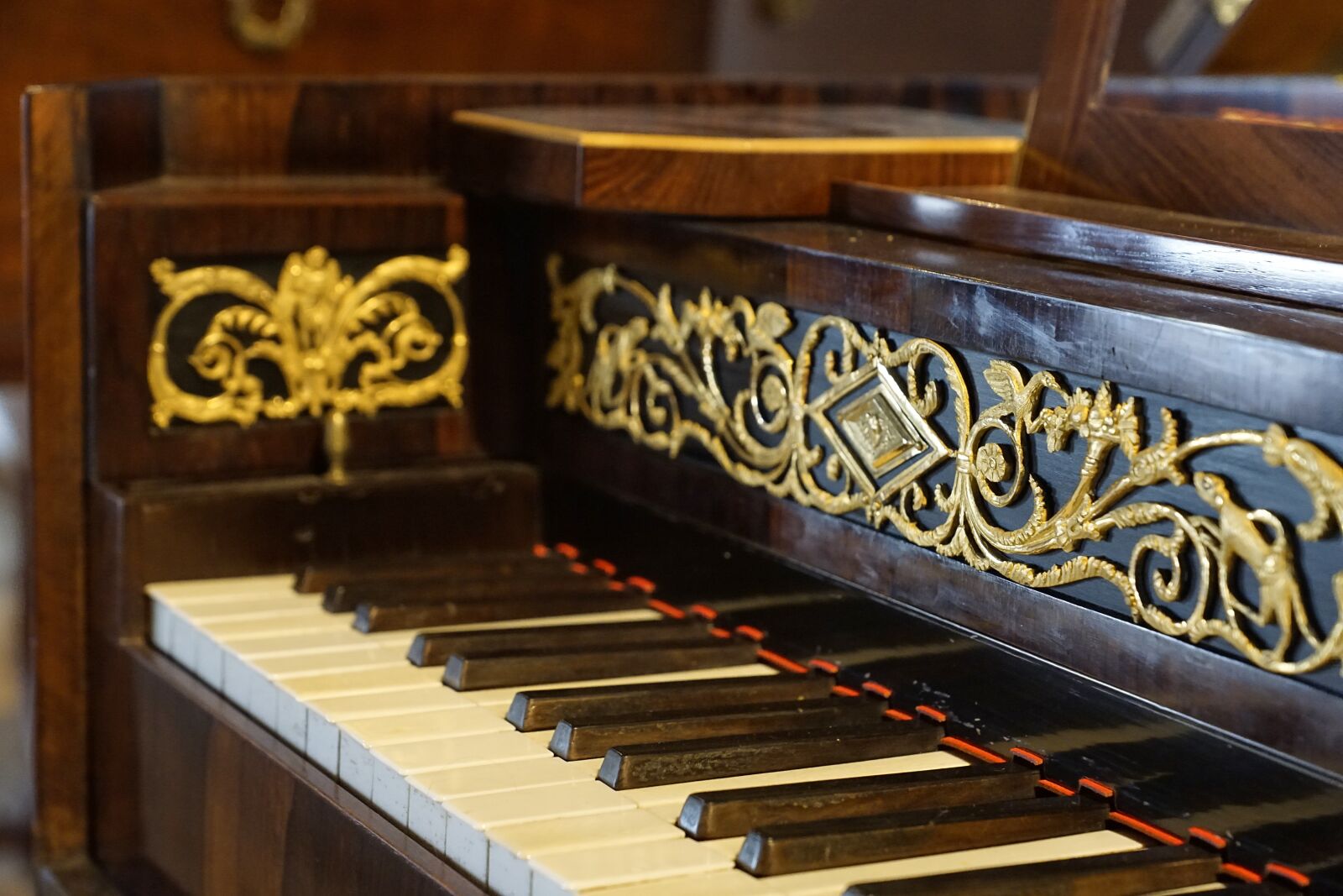 Sony ILCA-77M2 + Sony DT 16-50mm F2.8 SSM sample photo. Piano, keys, instrument photography