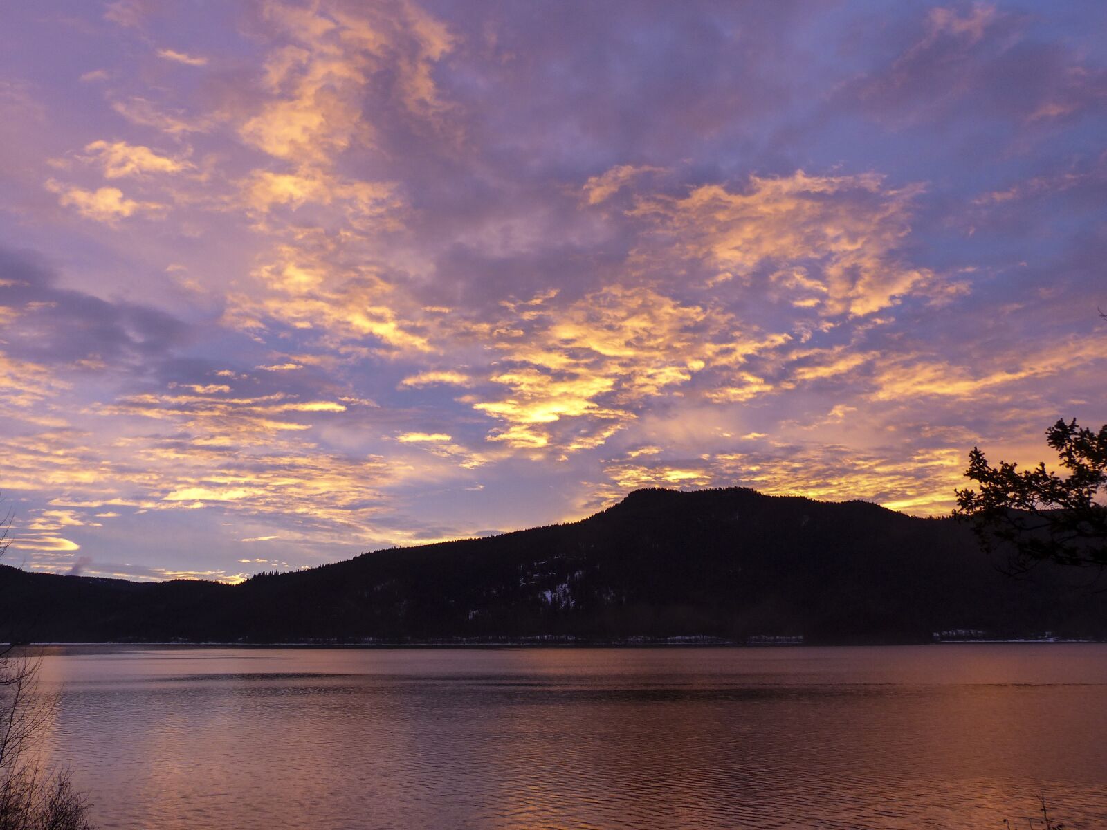 Panasonic Lumix DMC-FZ200 sample photo. Canim lake, sun rise photography