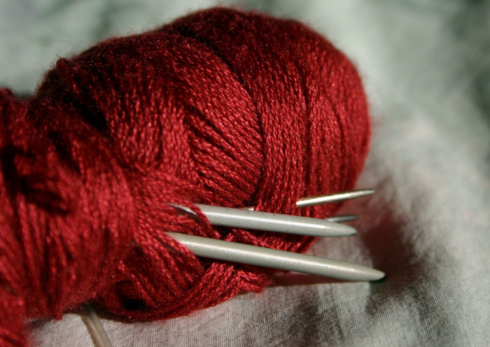 Canon EOS 300D (EOS Digital Rebel / EOS Kiss Digital) sample photo. Wool, knitting wool, sockenwolle photography