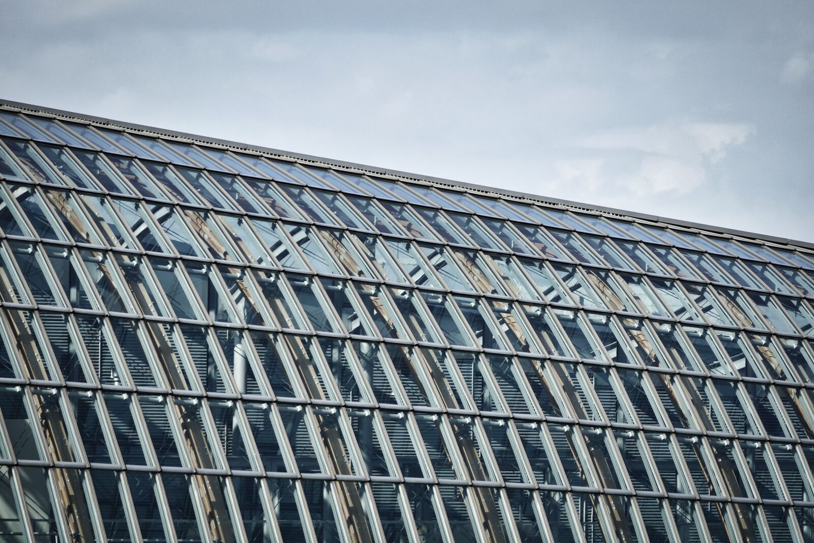 Panasonic Lumix DMC-FZ1000 sample photo. Architecture, glass, roof photography