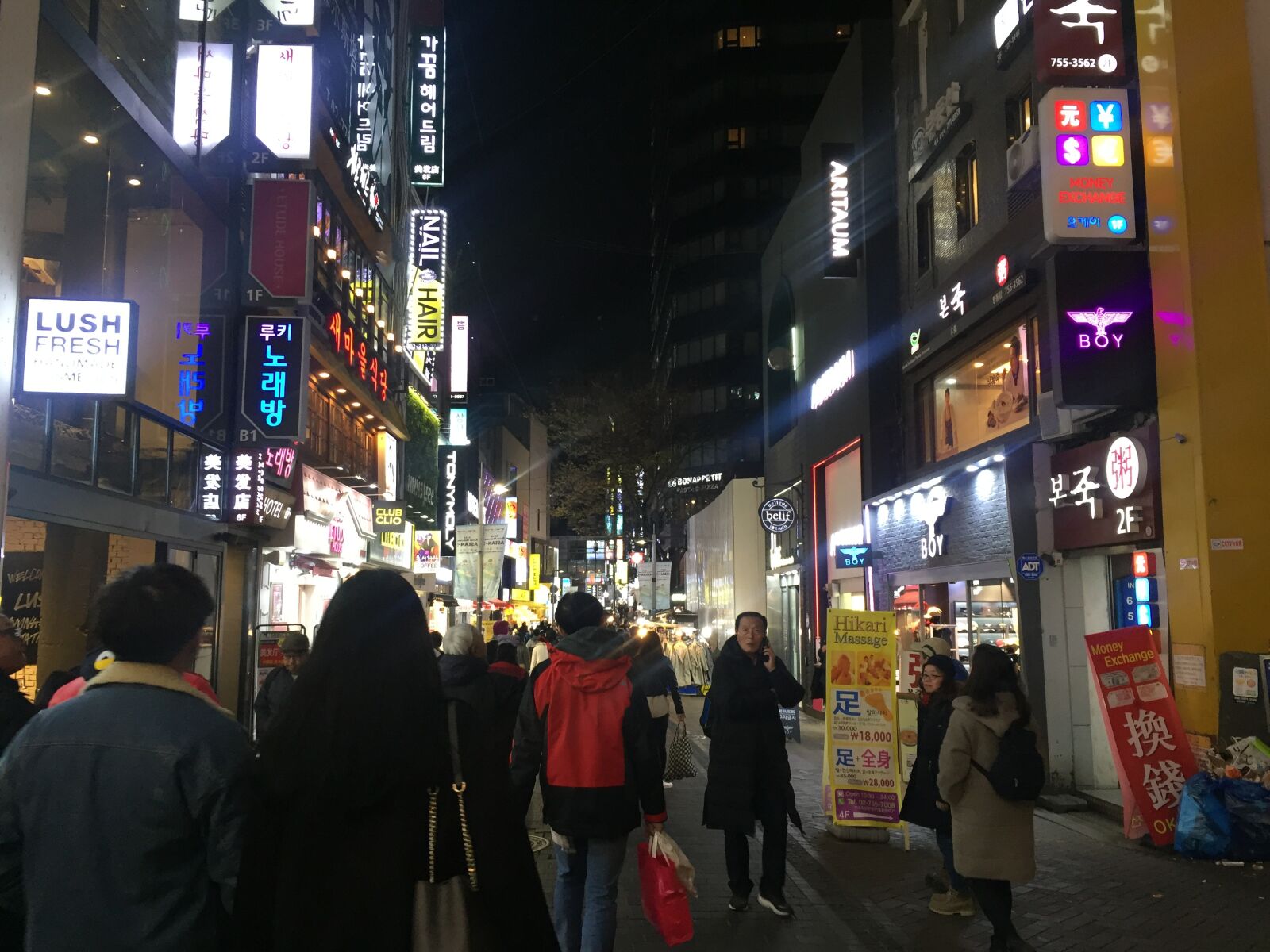 iPhone 6 back camera 4.15mm f/2.2 sample photo. South korea, seoul, kpop photography