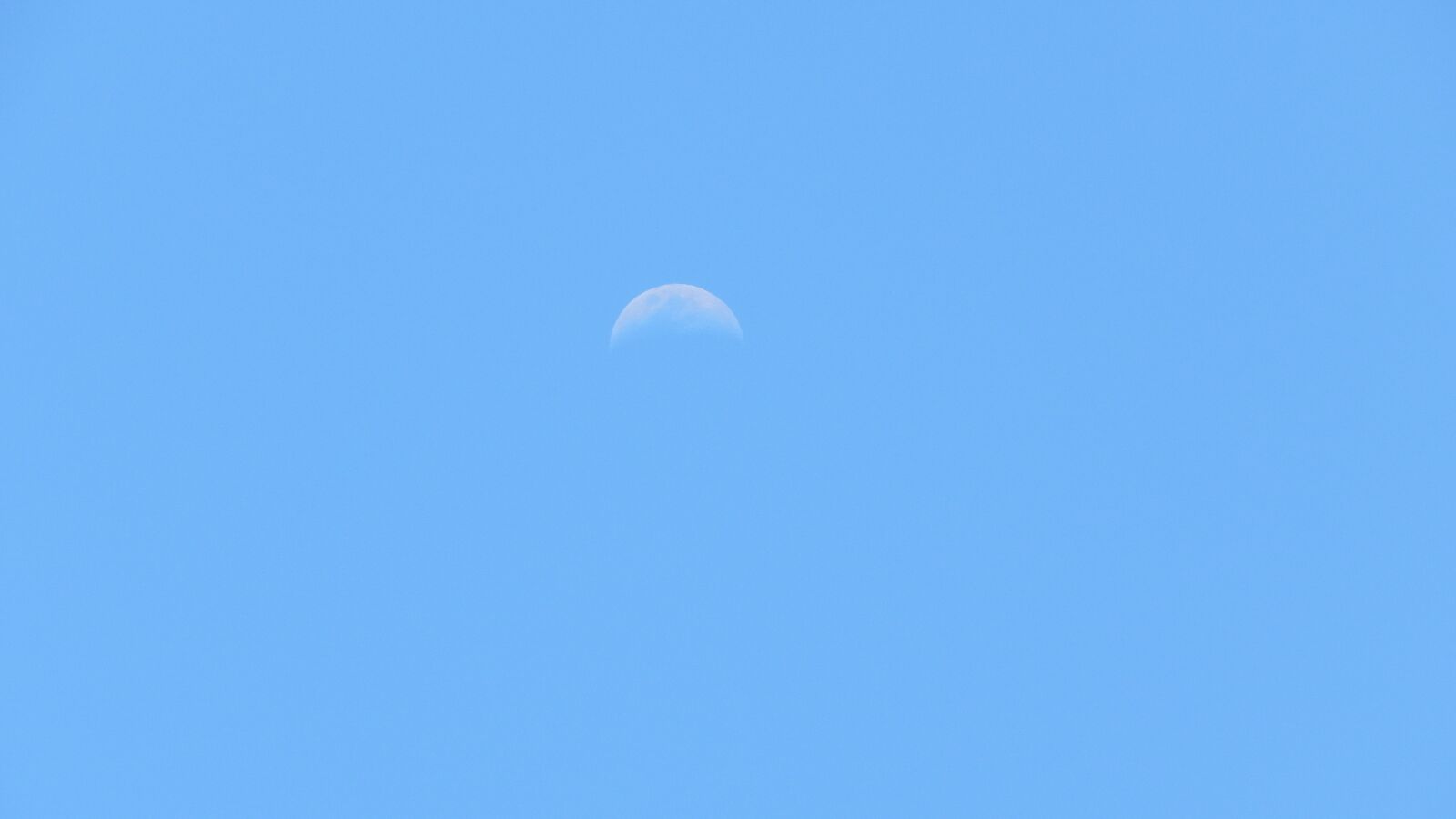 Nikon Coolpix L820 sample photo. Moon, sky, blue photography