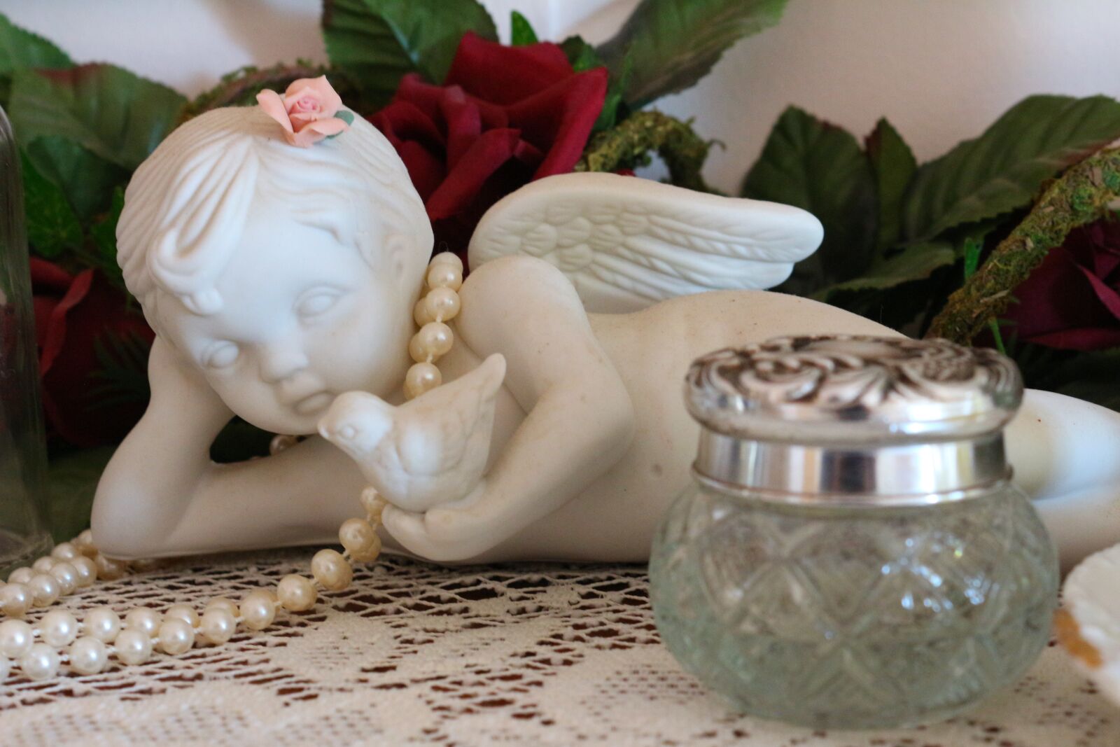 Canon EOS 650D (EOS Rebel T4i / EOS Kiss X6i) + Canon EF-S 18-55mm F3.5-5.6 IS II sample photo. Pearls, angel, feminine photography