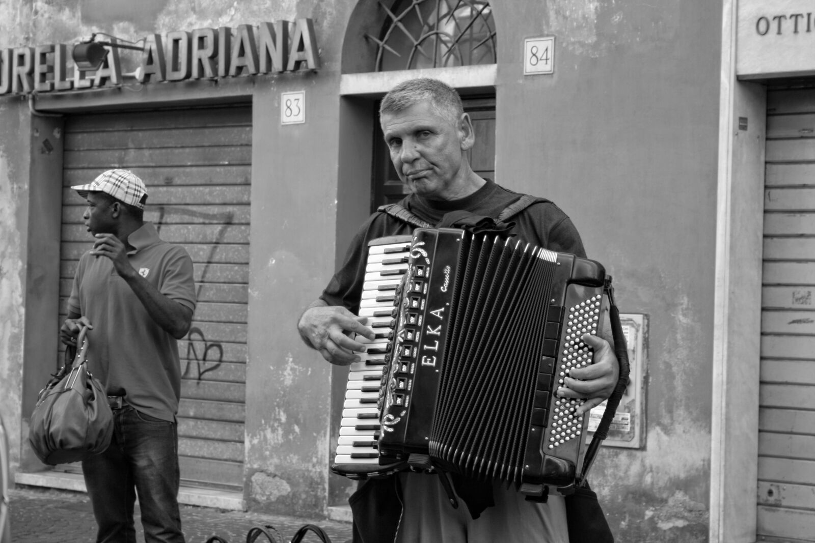 Canon EOS 400D (EOS Digital Rebel XTi / EOS Kiss Digital X) sample photo. Italy, rome, accordion photography