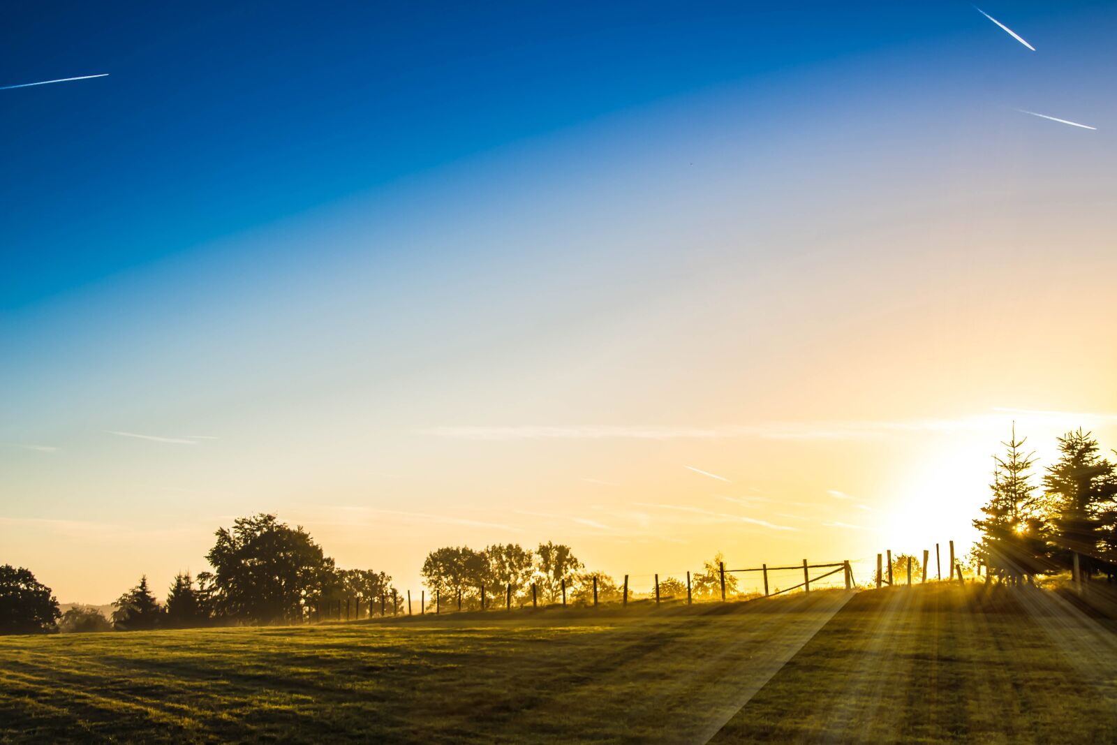 Canon EOS 650D (EOS Rebel T4i / EOS Kiss X6i) sample photo. Sunrise, sun, sunbeam photography