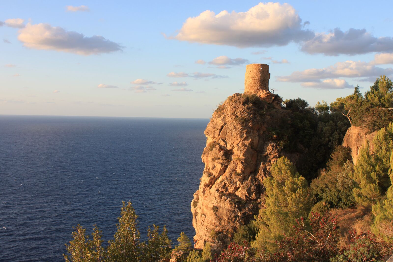 Canon EOS 500D (EOS Rebel T1i / EOS Kiss X3) sample photo. Mallorca, old lighthouse, coast photography