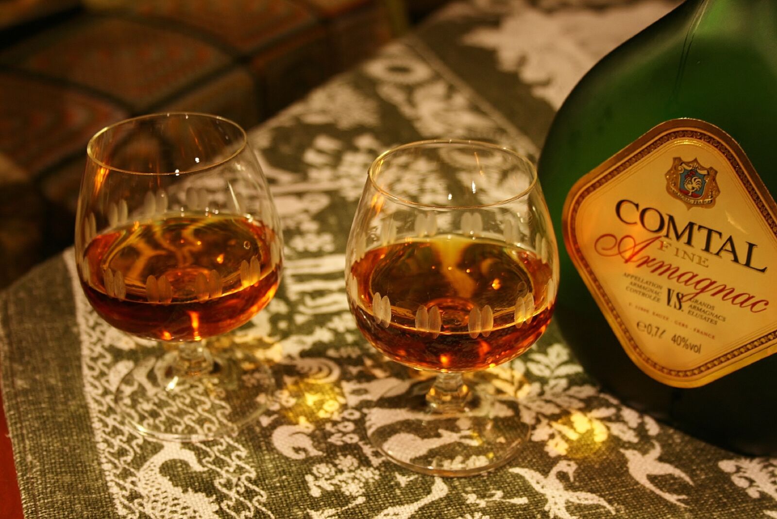 Canon EOS 400D (EOS Digital Rebel XTi / EOS Kiss Digital X) sample photo. Drink, glass, alcohol photography