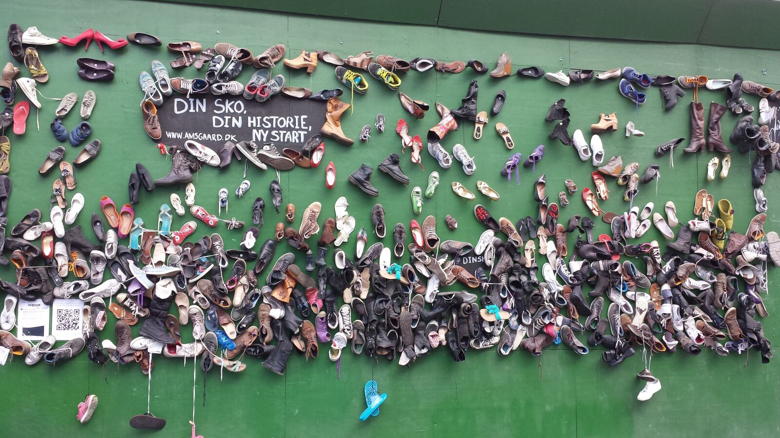 Samsung Galaxy S4 sample photo. Copenhagen, shoes, art photography