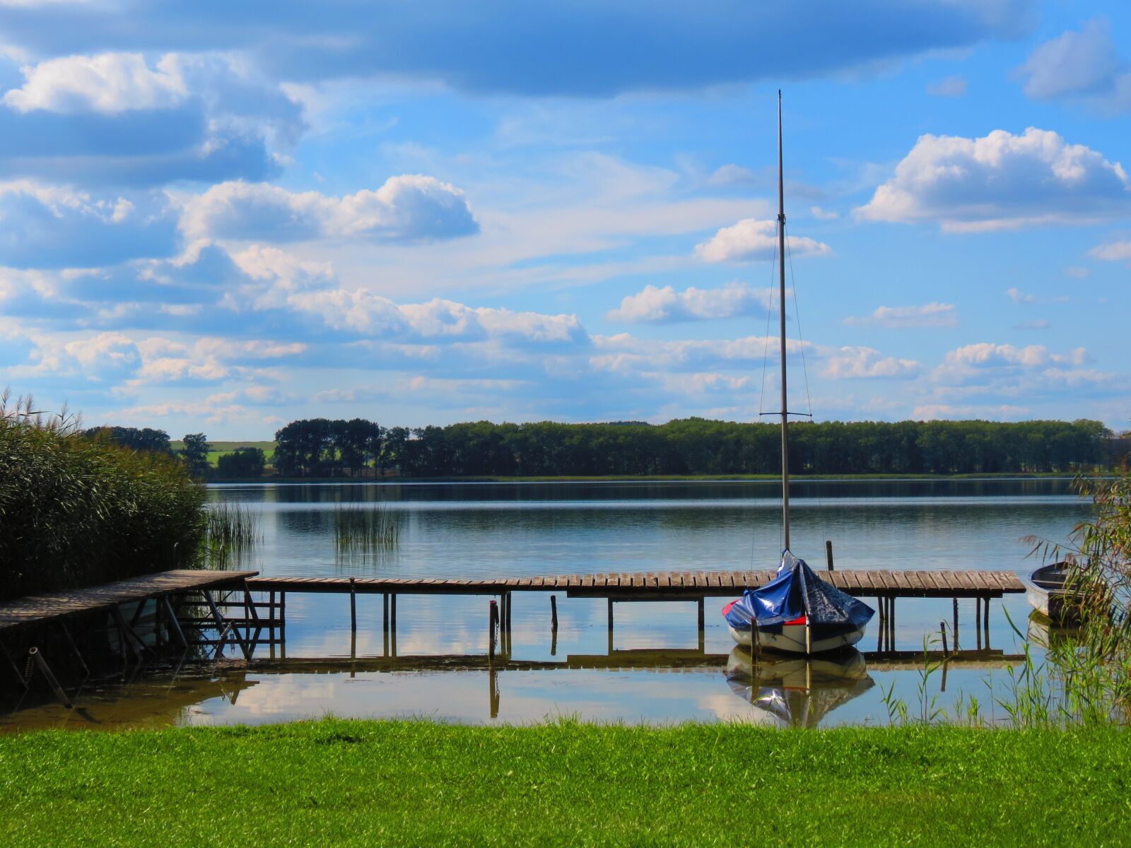 Canon PowerShot SX40 HS sample photo. Lake, boat, sky photography