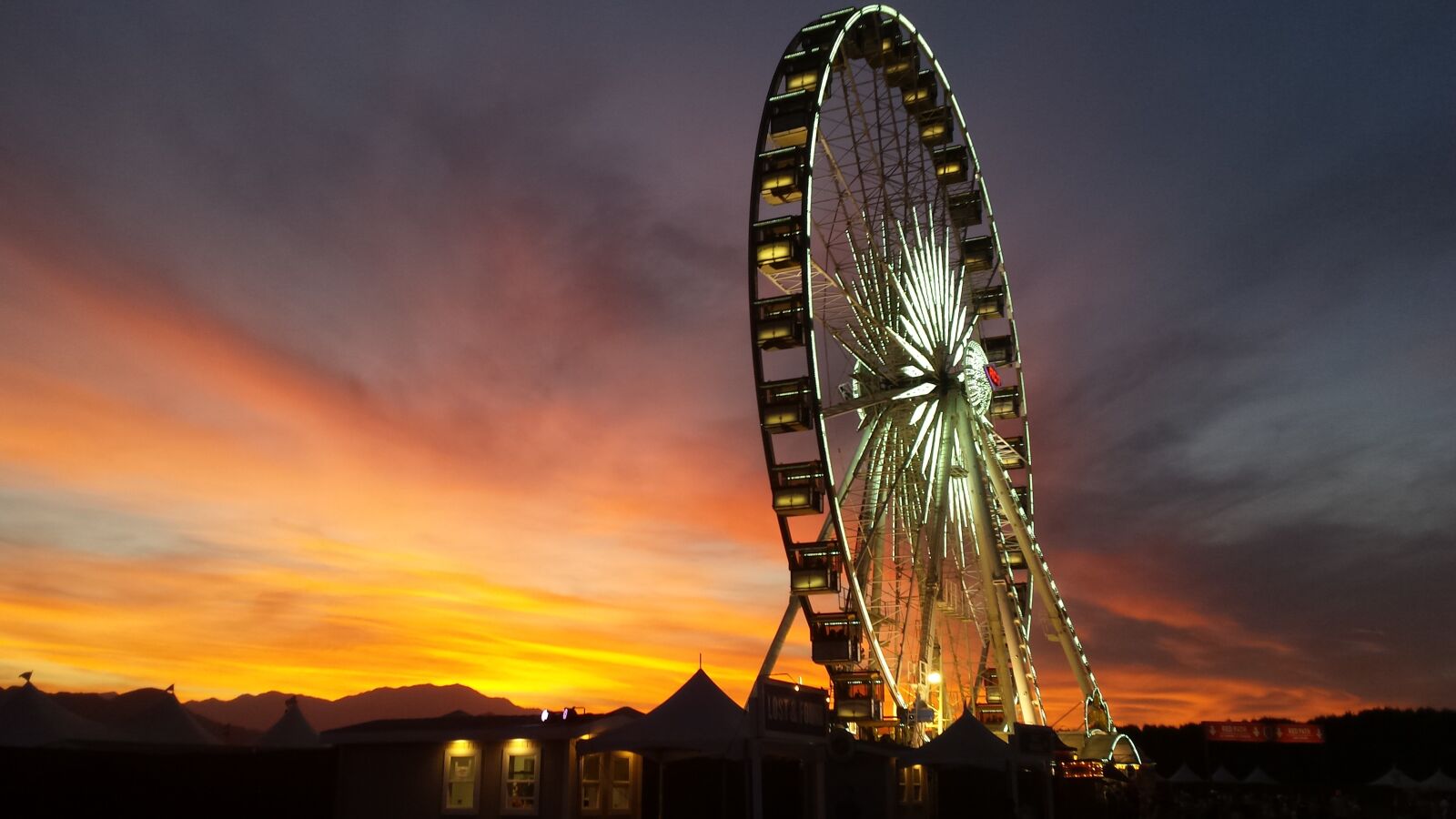 Samsung Galaxy S4 sample photo. Stagecoach, ferris wheel, sunset photography