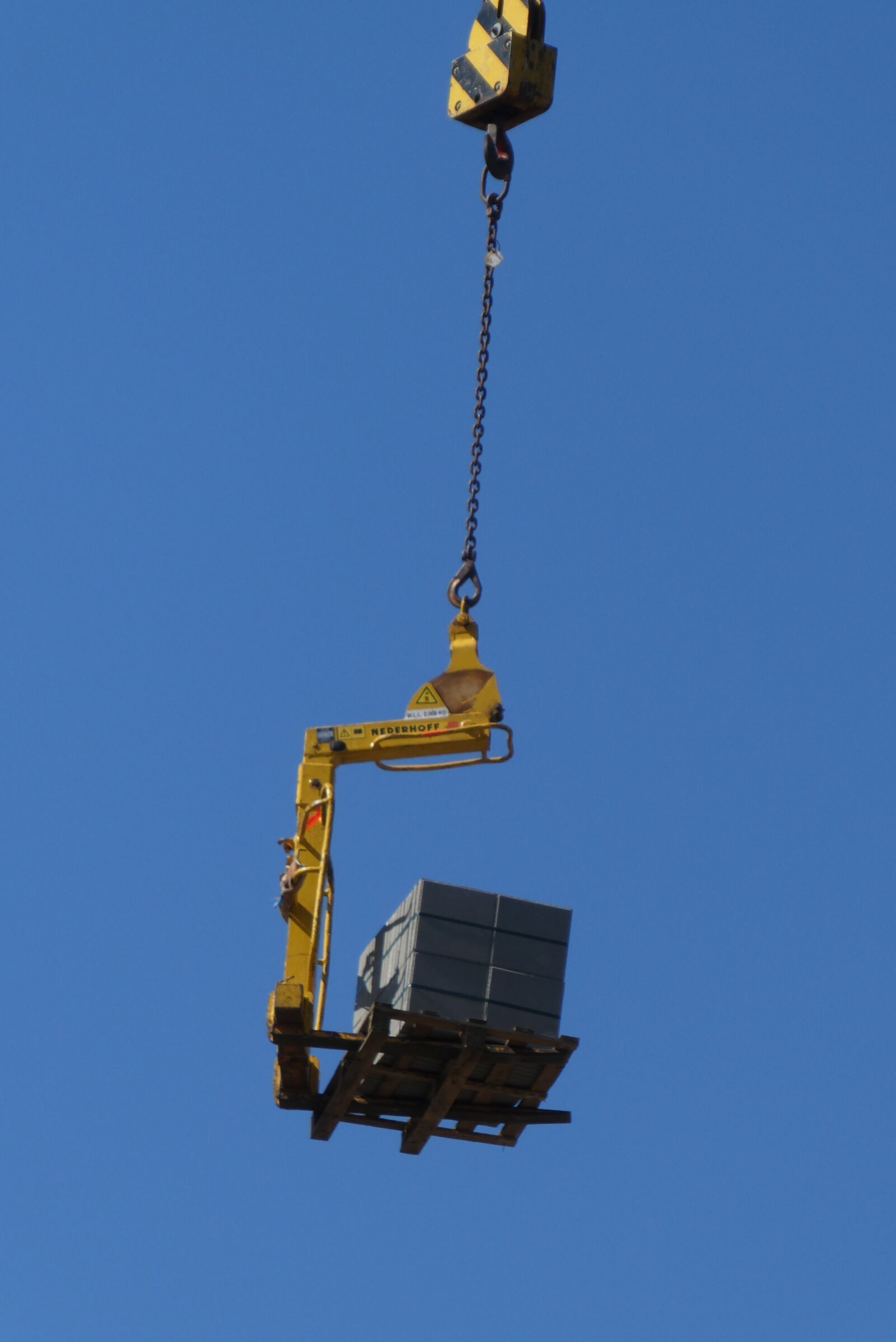 Panasonic Lumix DC-ZS70 (Lumix DC-TZ90) sample photo. Faucet, hoisting, freight photography