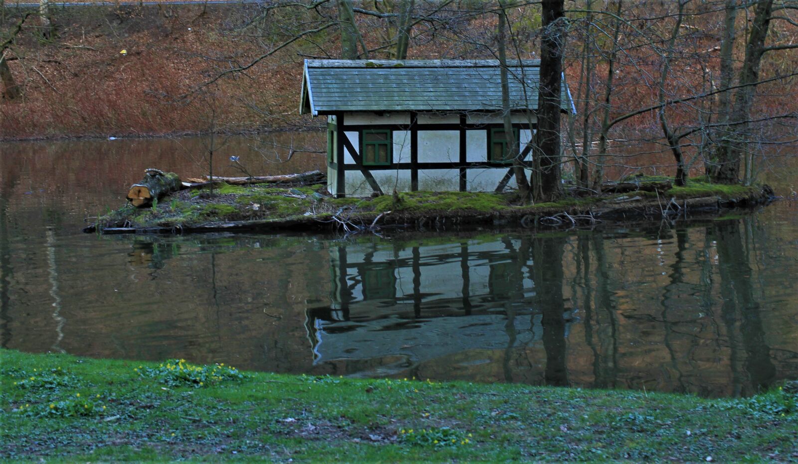 Canon EOS 7D sample photo. Duck pond, entenhaus, house photography