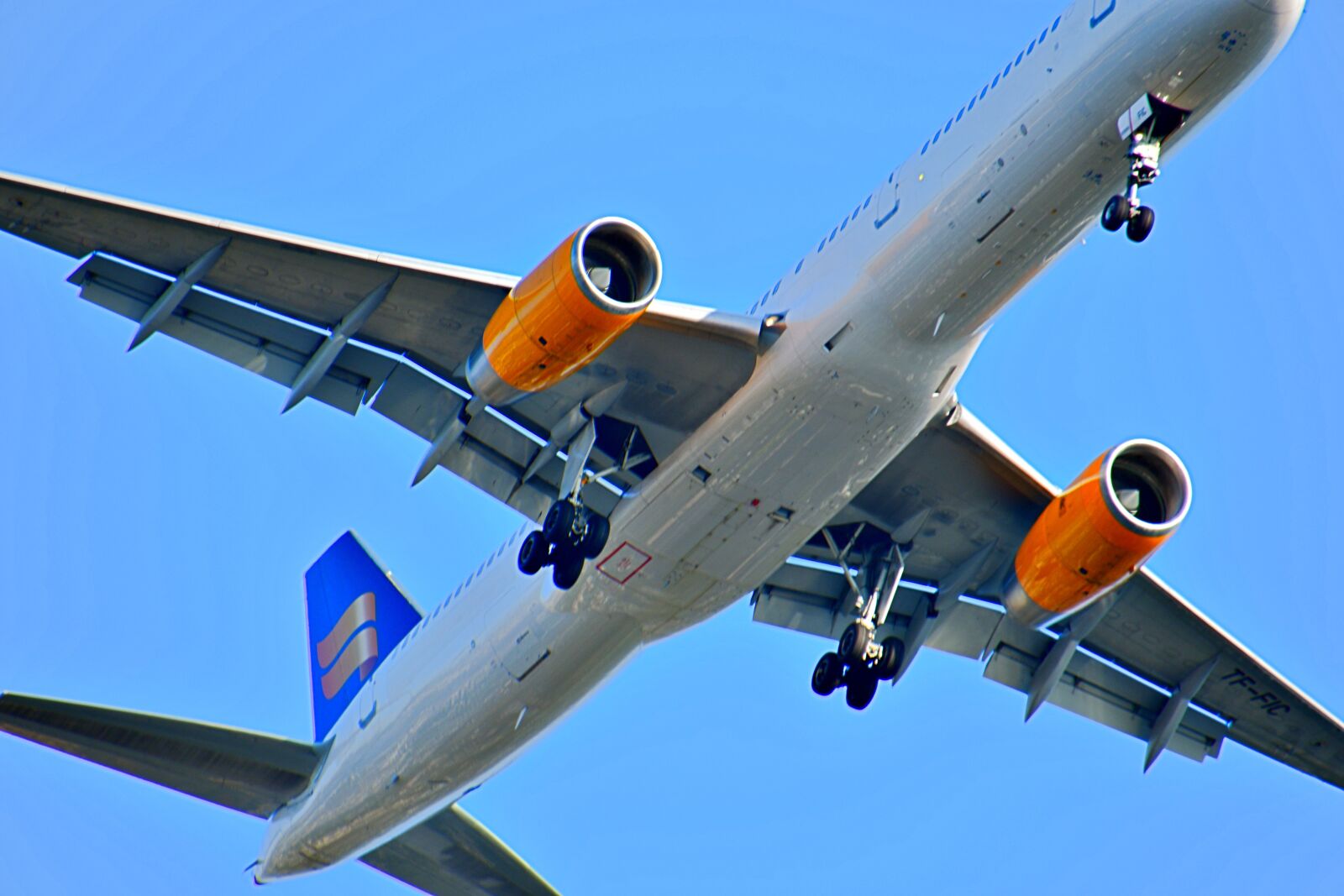 Nikon D7500 sample photo. Plane undercarriage, plane tire photography