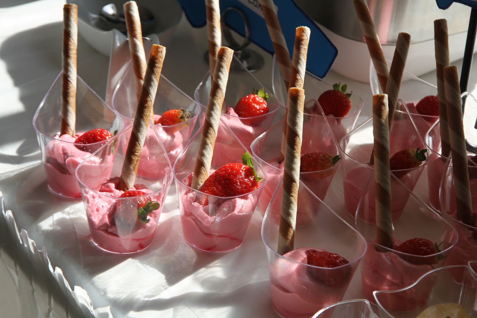 Canon EOS 7D sample photo. Sweets, strawberry, smoothie photography