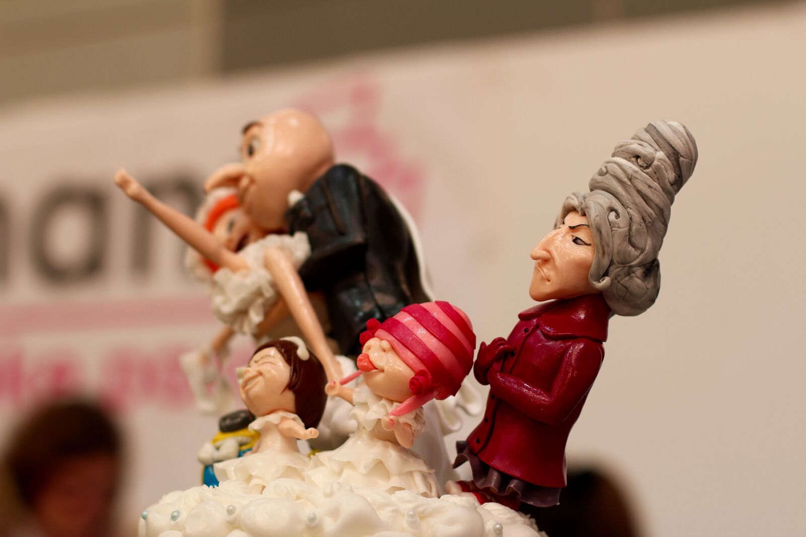Canon EOS 600D (Rebel EOS T3i / EOS Kiss X5) + Canon EF 50mm F1.4 USM sample photo. Cake, minions, caricature photography