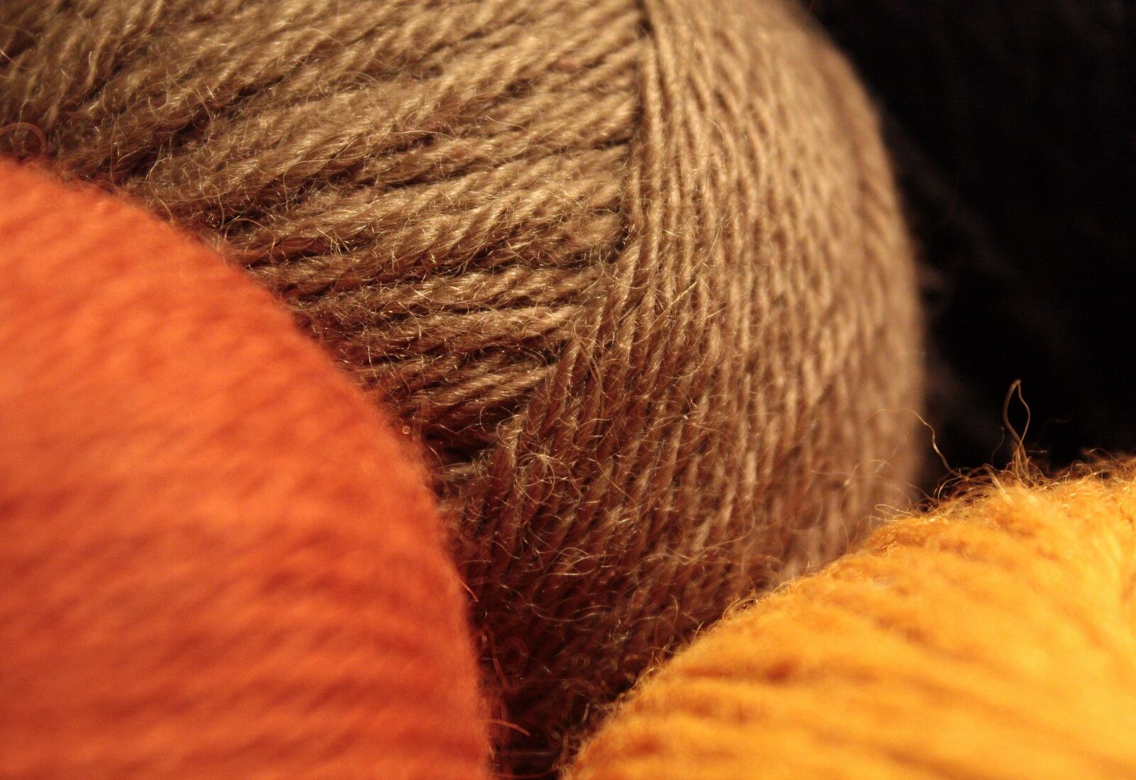 Canon EOS 450D (EOS Rebel XSi / EOS Kiss X2) sample photo. Tangle, cat's cradle, wool photography