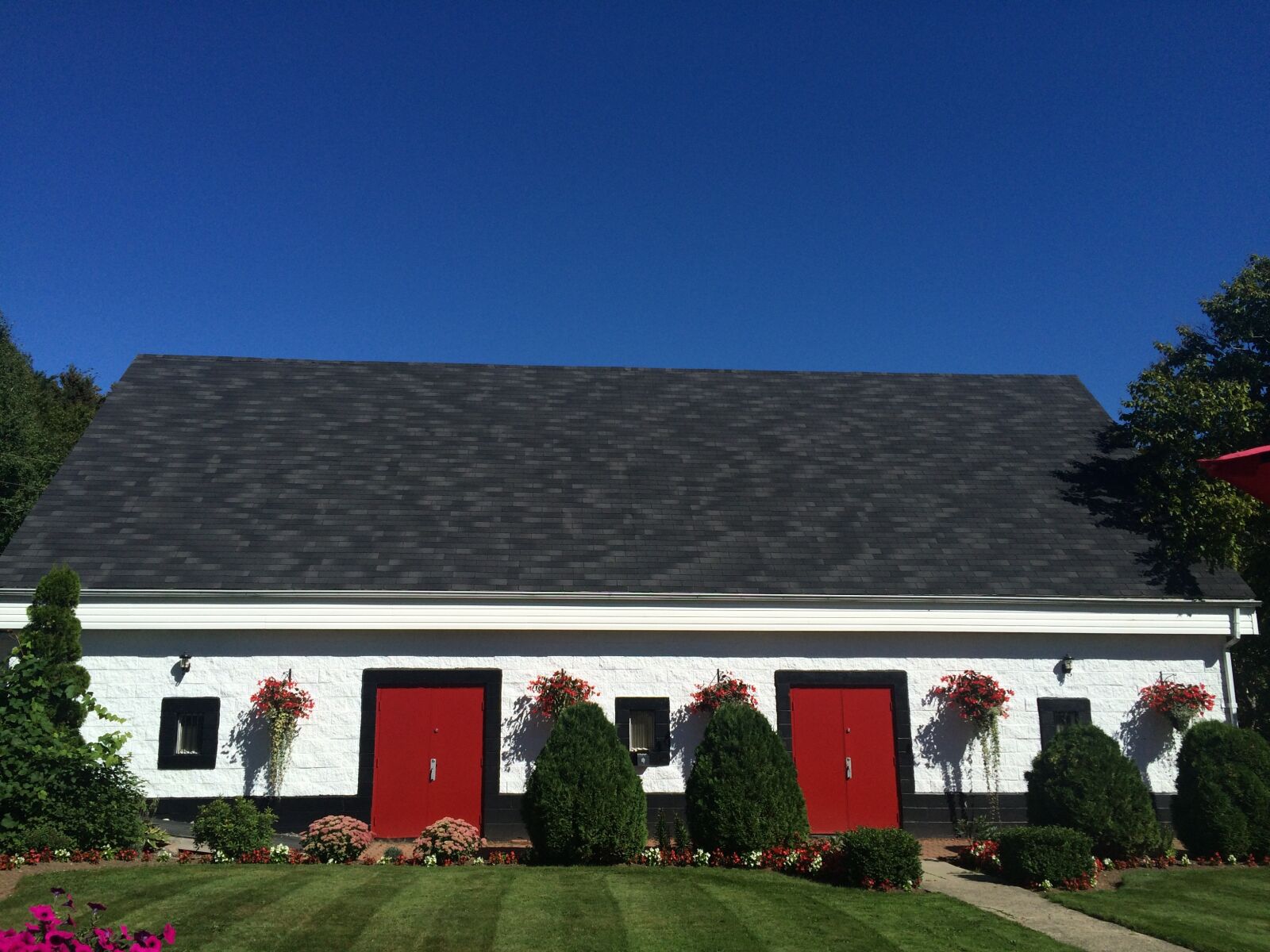 iPhone 5s back camera 4.15mm f/2.2 sample photo. Red door, country, blue photography