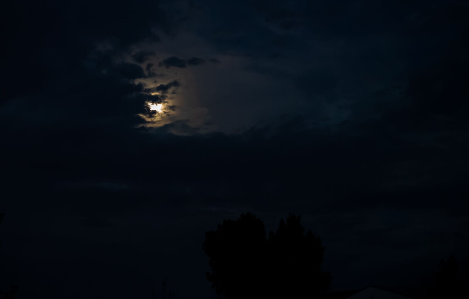 Sony a7 II sample photo. Moon, night, dark photography