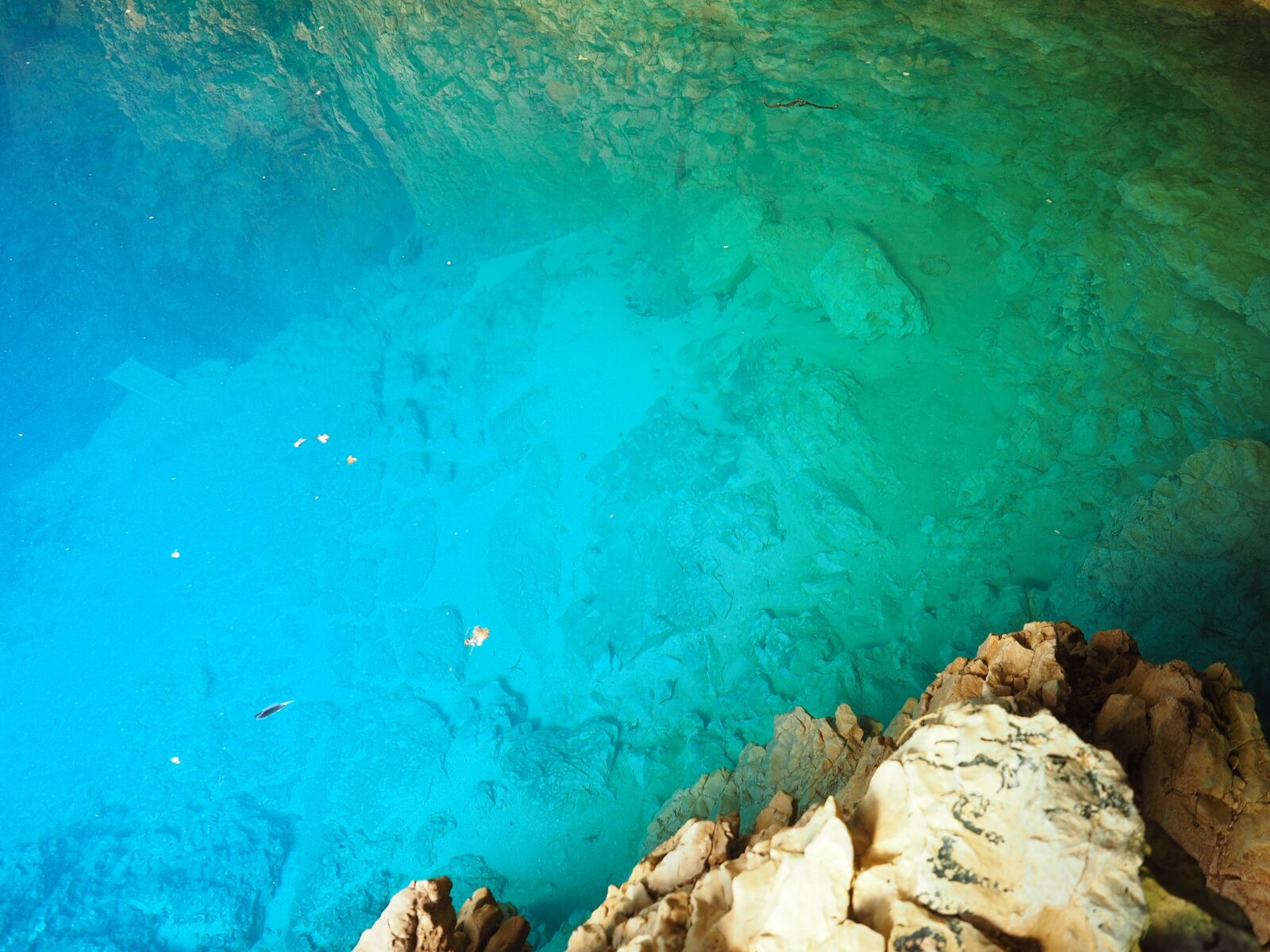 Olympus OM-D E-M1 + Olympus M.Zuiko Digital ED 12-40mm F2.8 Pro sample photo. Water, blue, shimmer photography