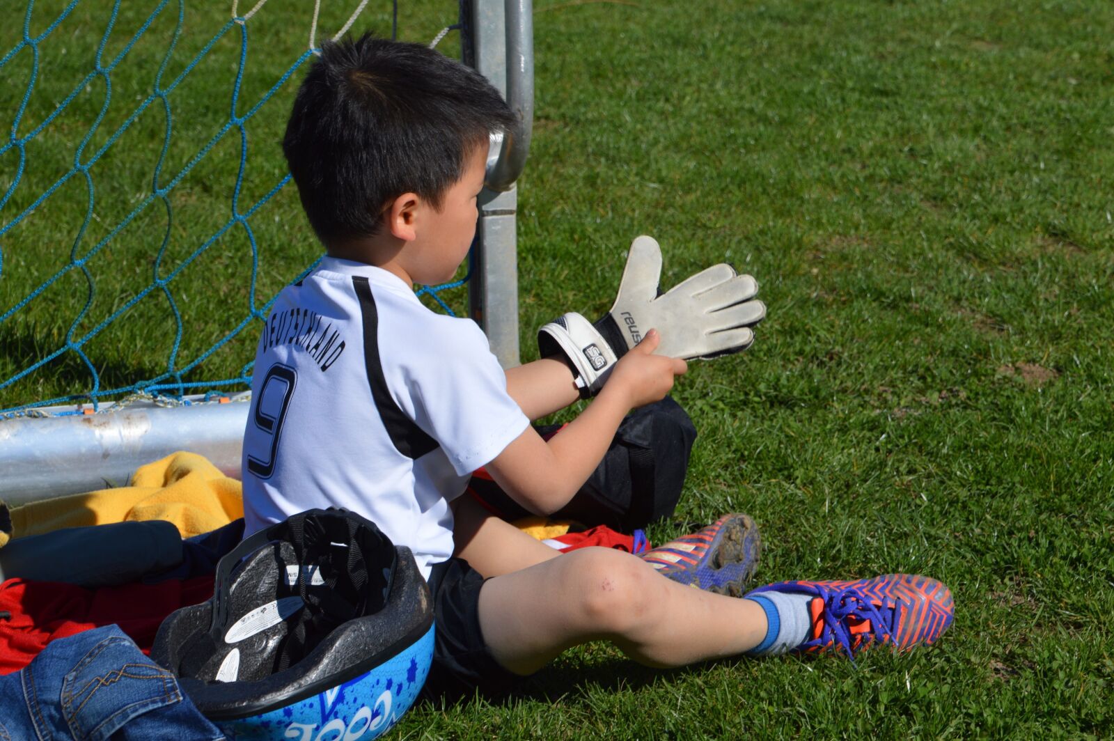 Nikon D3200 sample photo. Children, football, gloves photography