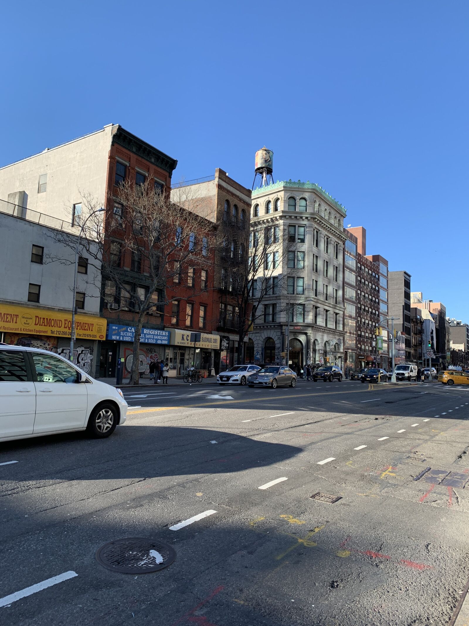 iPhone XR back camera 4.25mm f/1.8 sample photo. Street, new york, manhattan photography